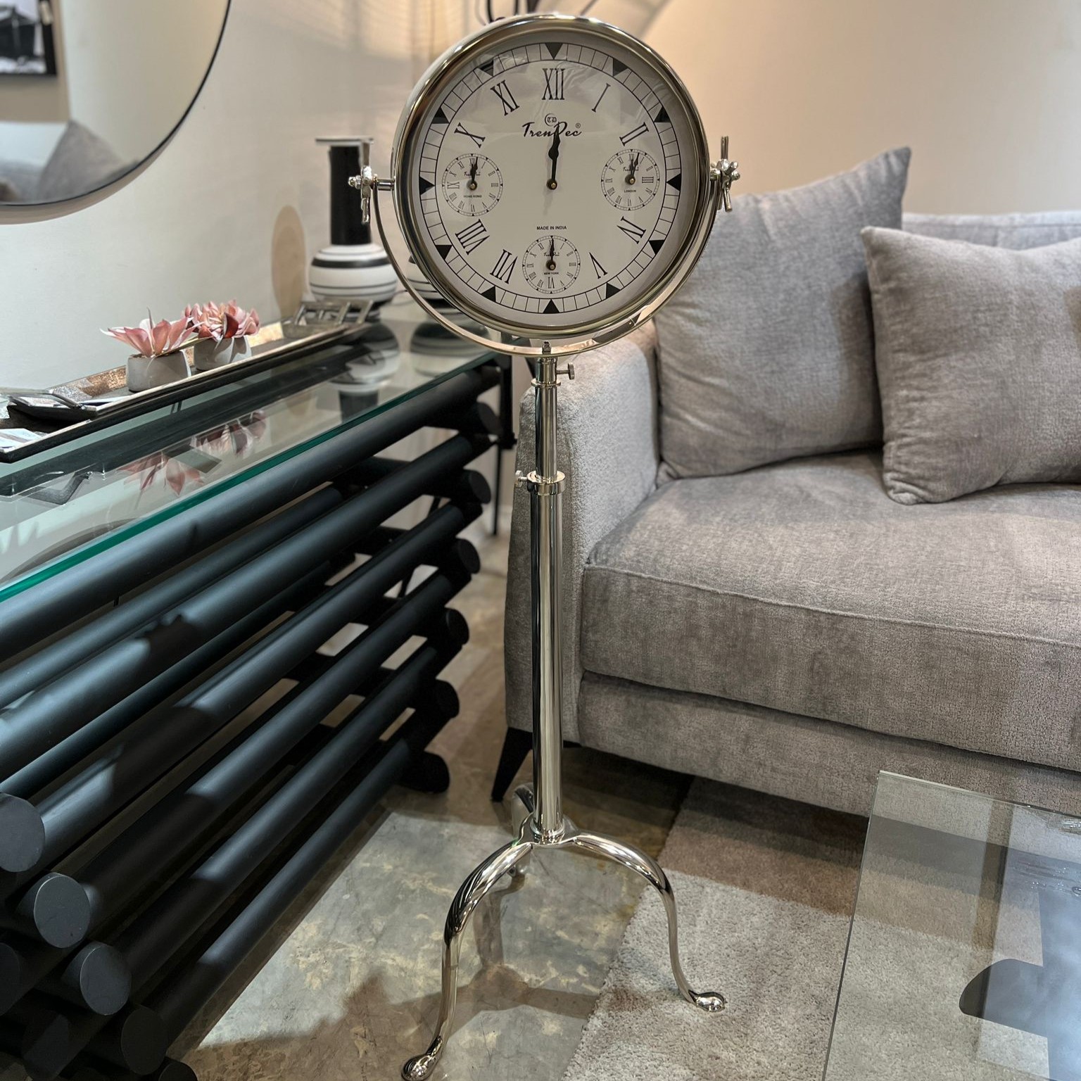 שעון ניקל רצפתי סטנד 3 רגליים שעון ניקל רצפתי סטנד 3 רגליים