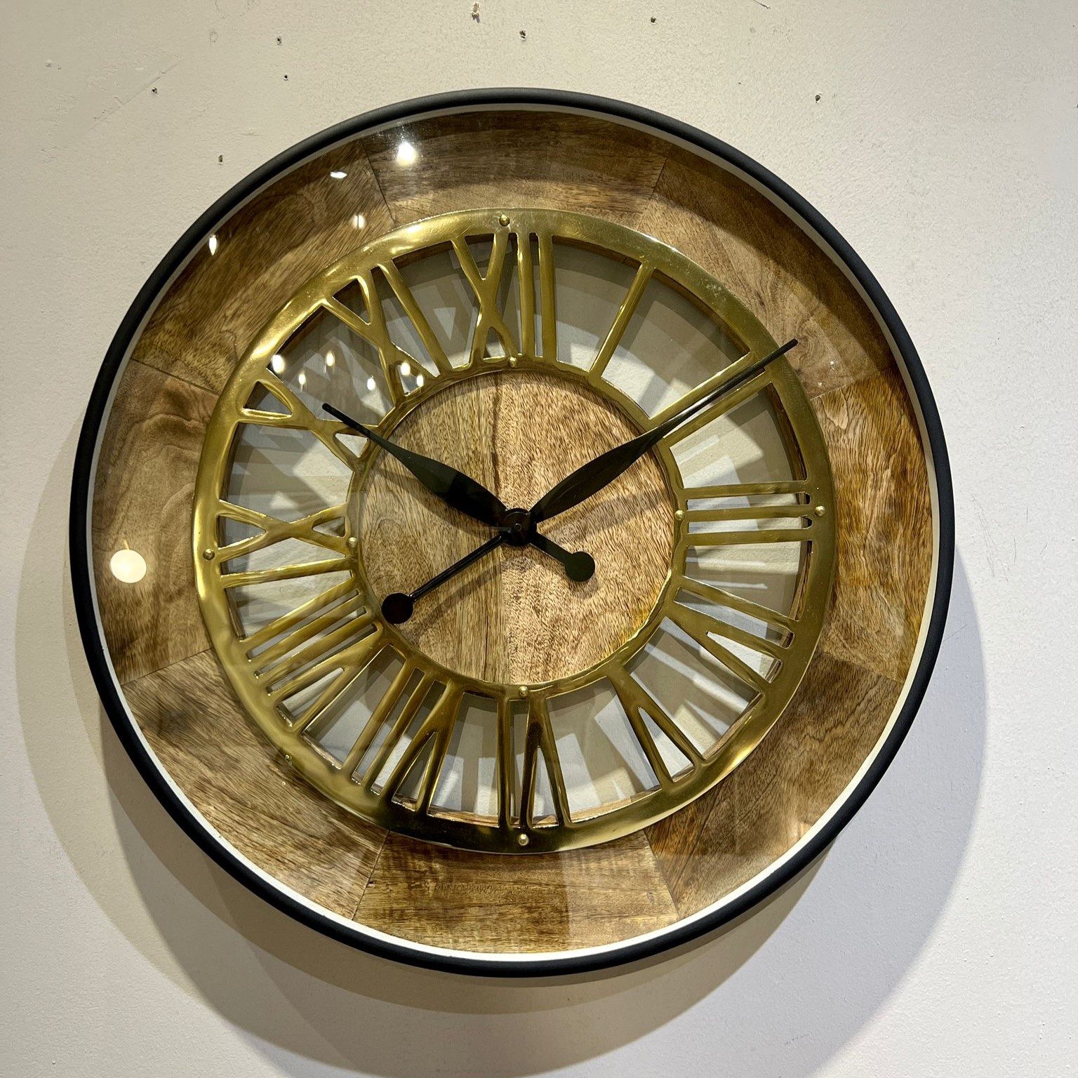 שעון קיר גדול מספרים רומיים חלול שעון קיר גדול מספרים רומיים חלול