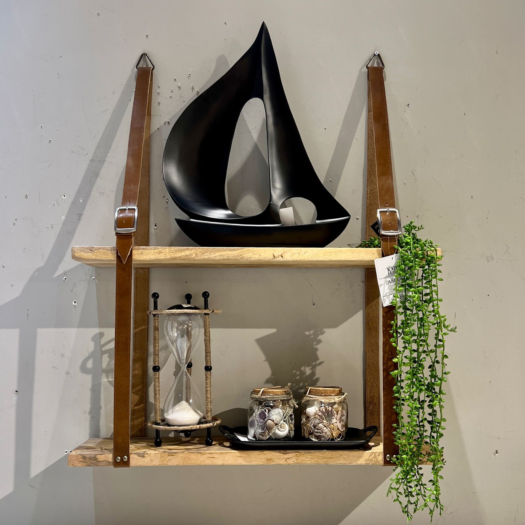 זוג מדפי עץ תליה עם רצועות עור חום דגם אשוק זוג מדפי עץ תליה עם רצועות עור חום דגם אשוק