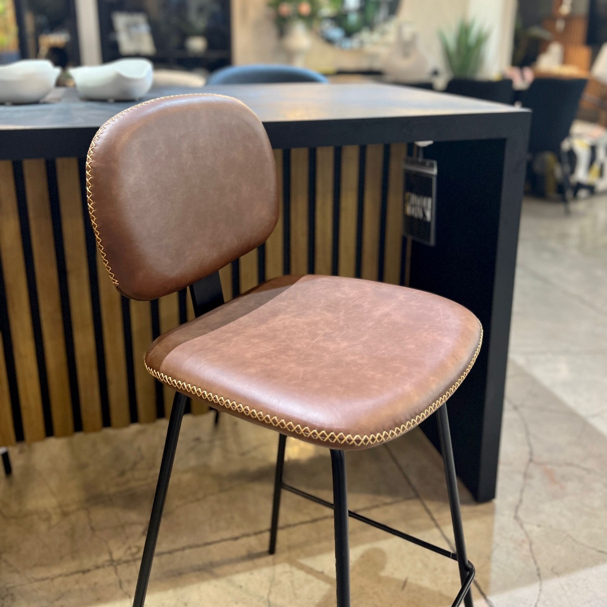 כיסא בר דגם ״22117״ חום במבצע!