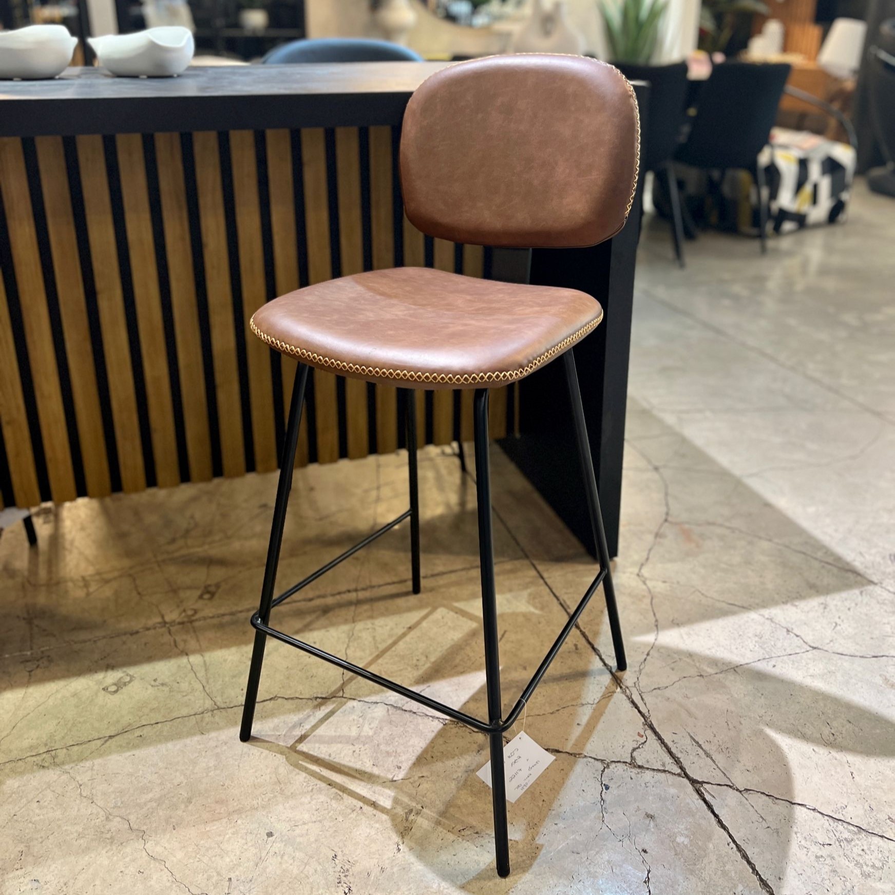 כיסא בר דגם ״22117״ חום במבצע!