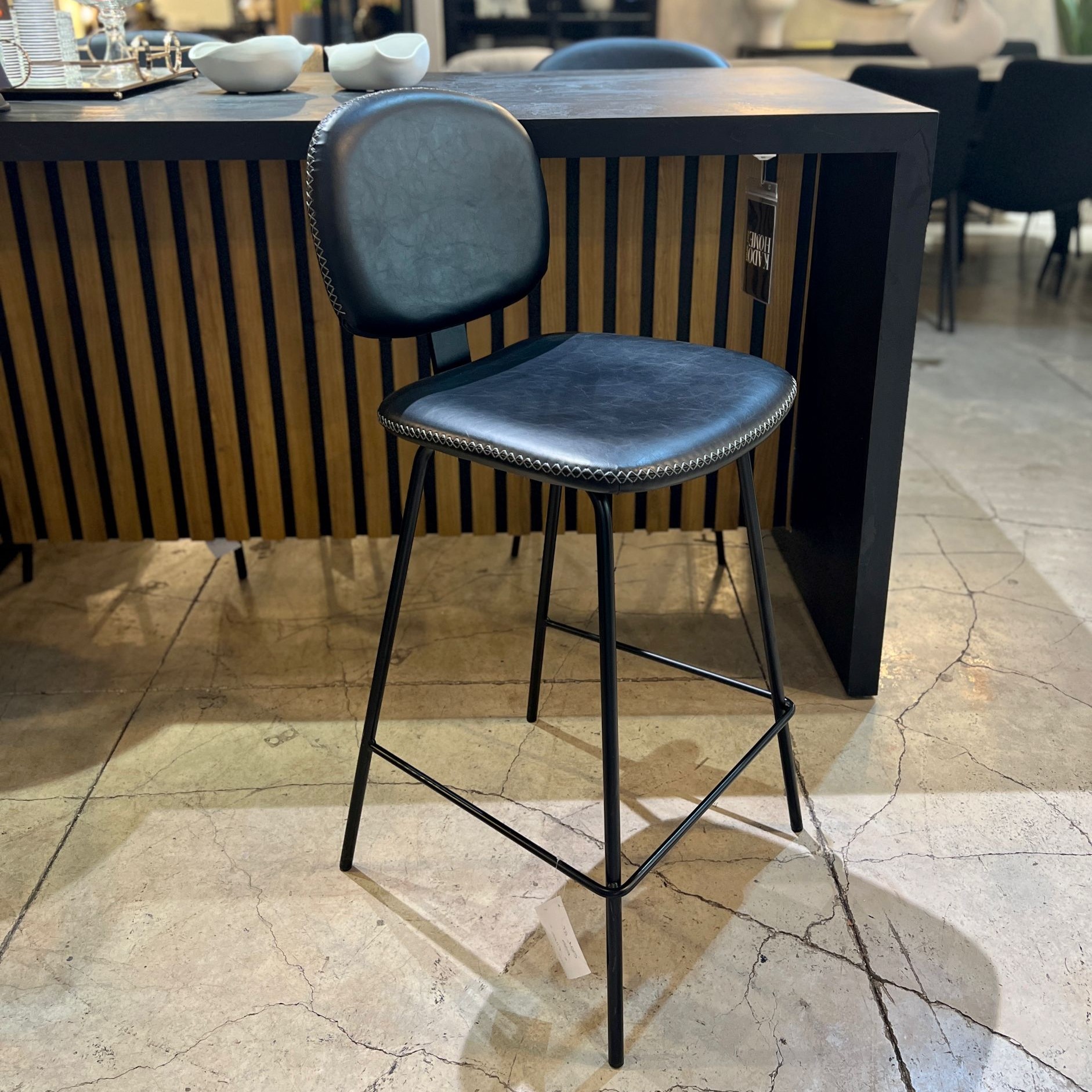 כיסא בר דגם ״22117״ שחור במבצע!