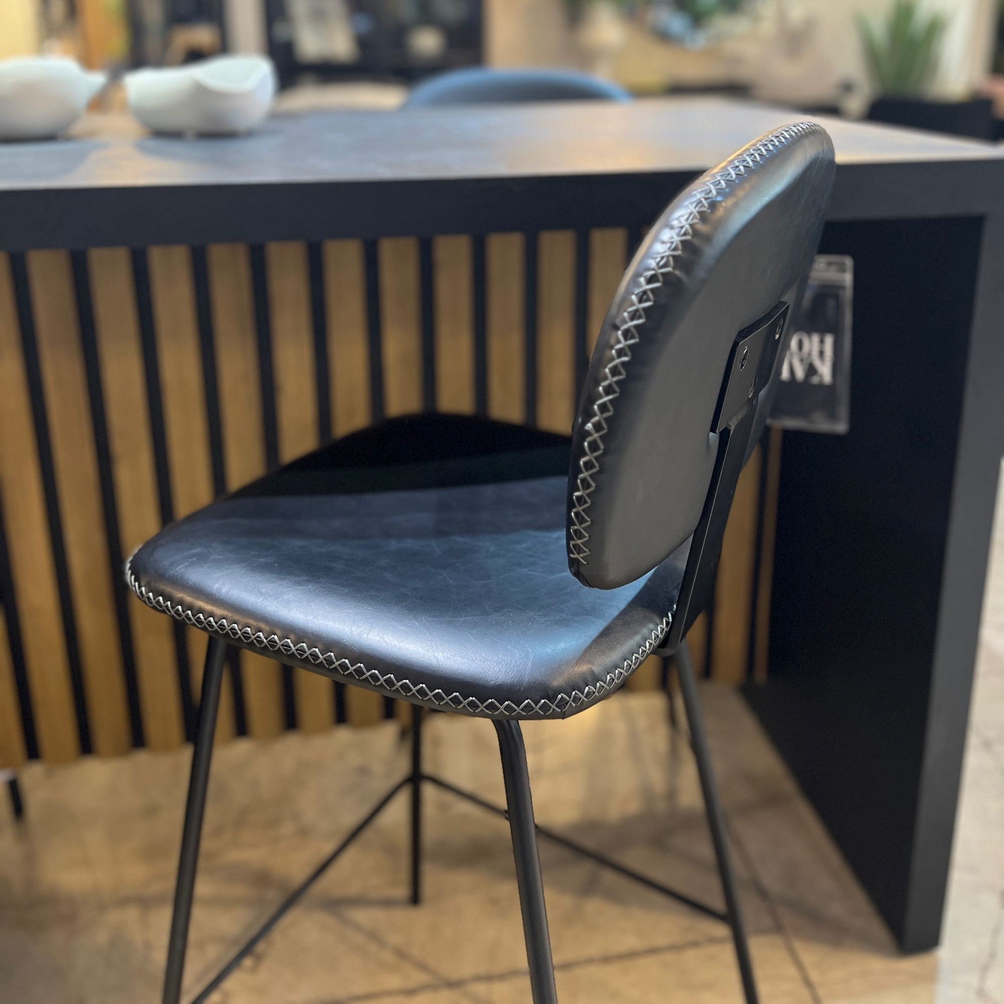 כיסא בר דגם ״22117״ שחור במבצע!