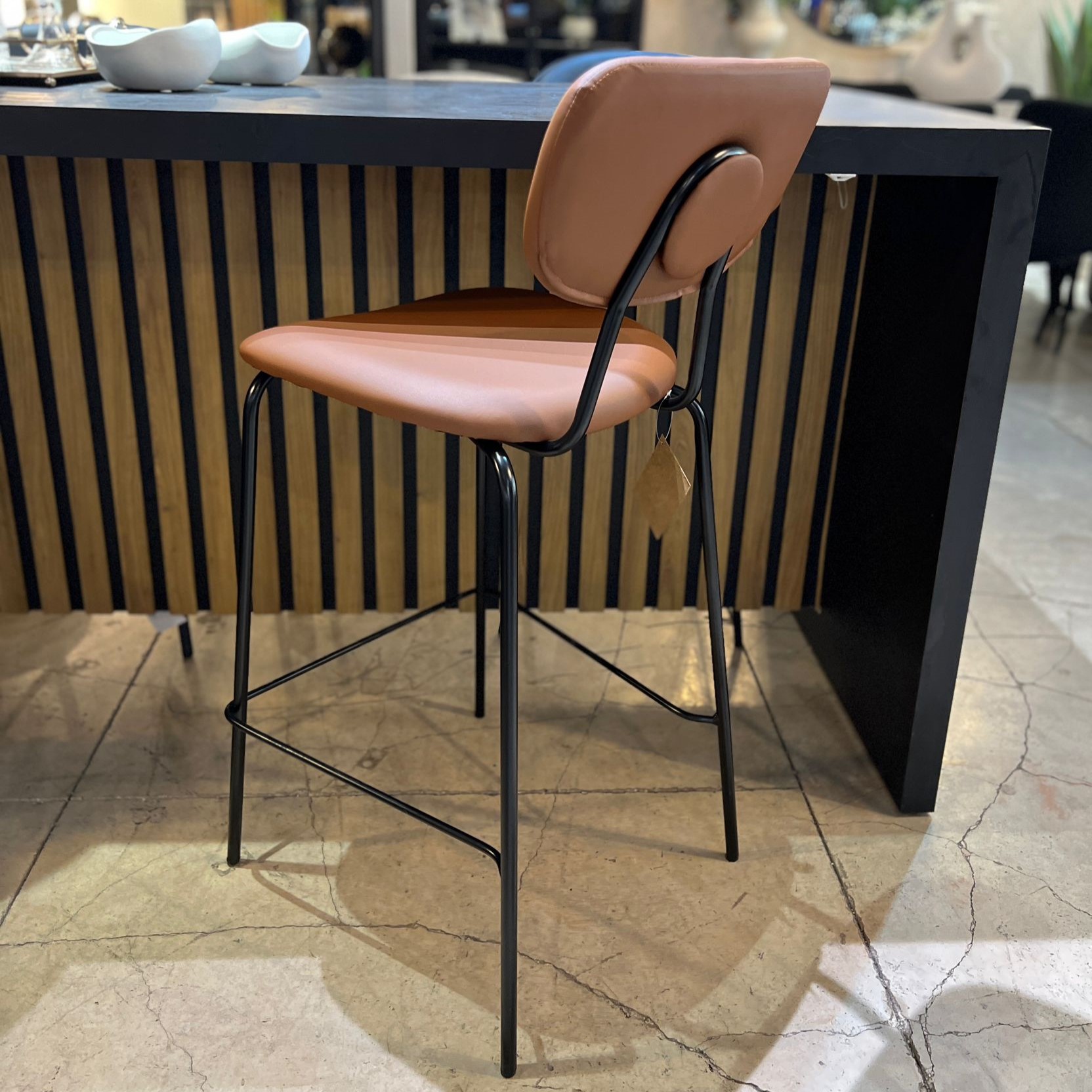 כיסא בר דגם ״לורי״ חום כיסא בר דגם ״לורי״ חום