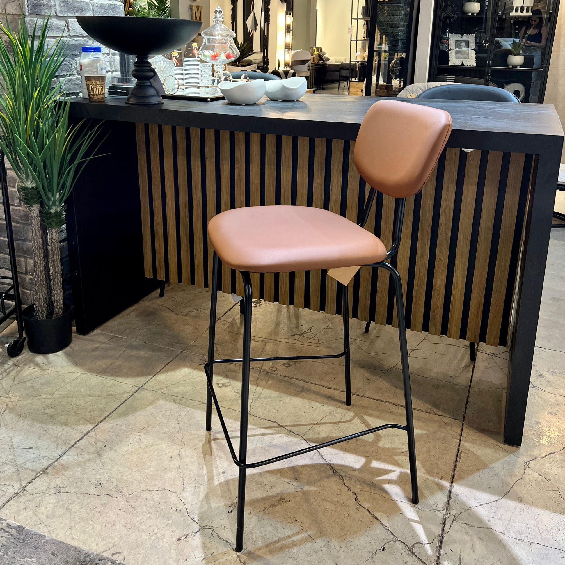 כיסא בר דגם ״לורי״ חום כיסא בר דגם ״לורי״ חום