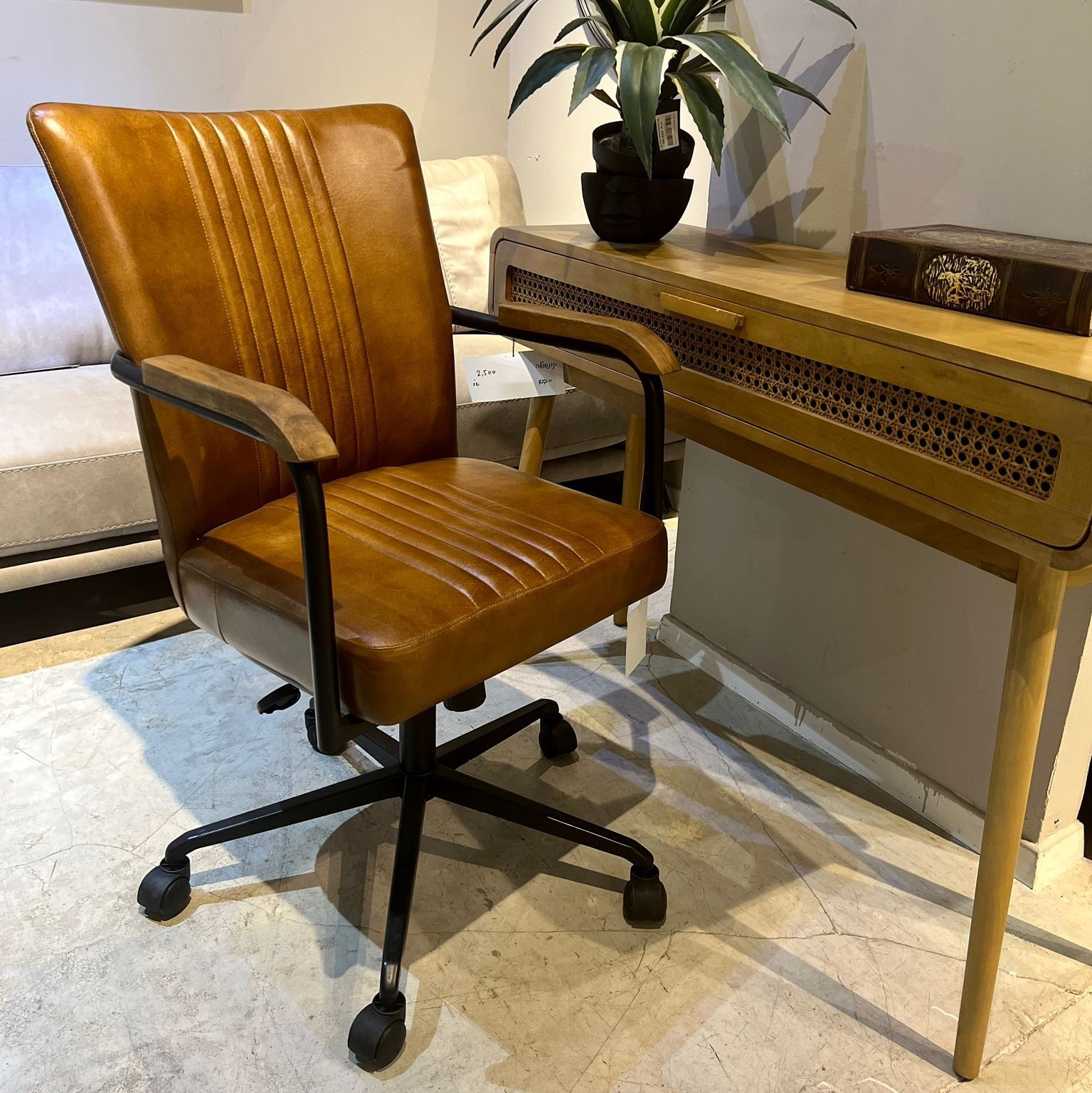 כסא גלגלים עור חום דגם אשוק