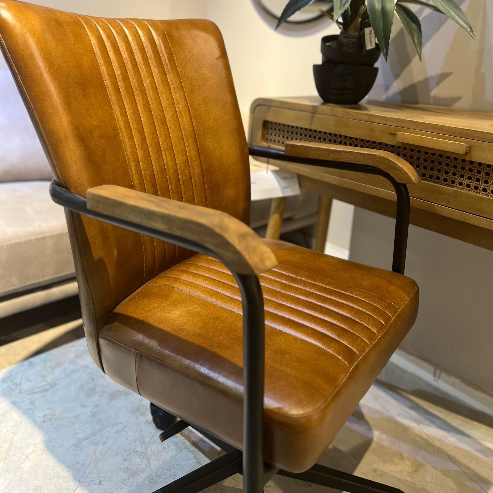 כסא גלגלים עור חום דגם אשוק