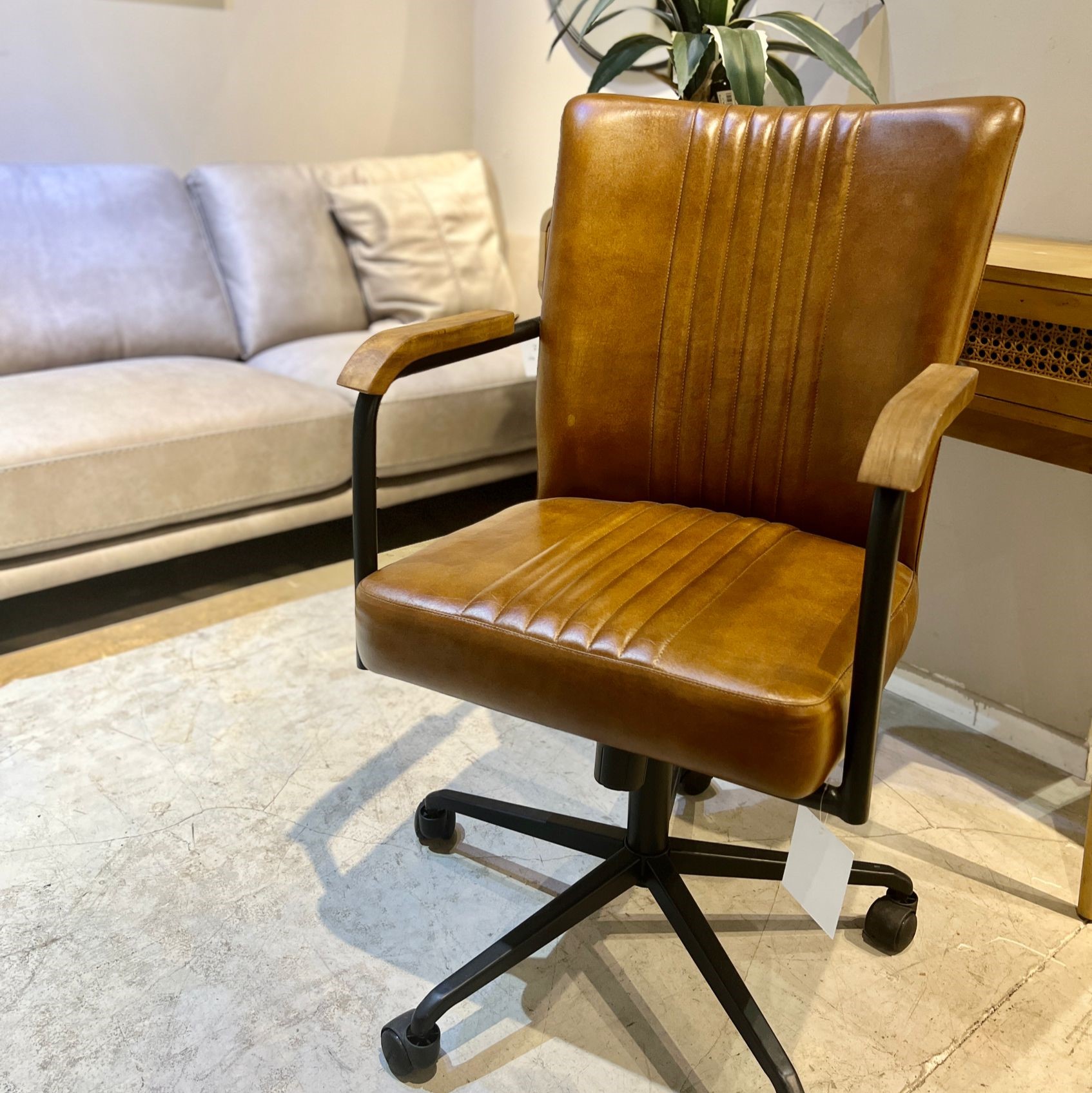 כסא גלגלים עור חום דגם אשוק