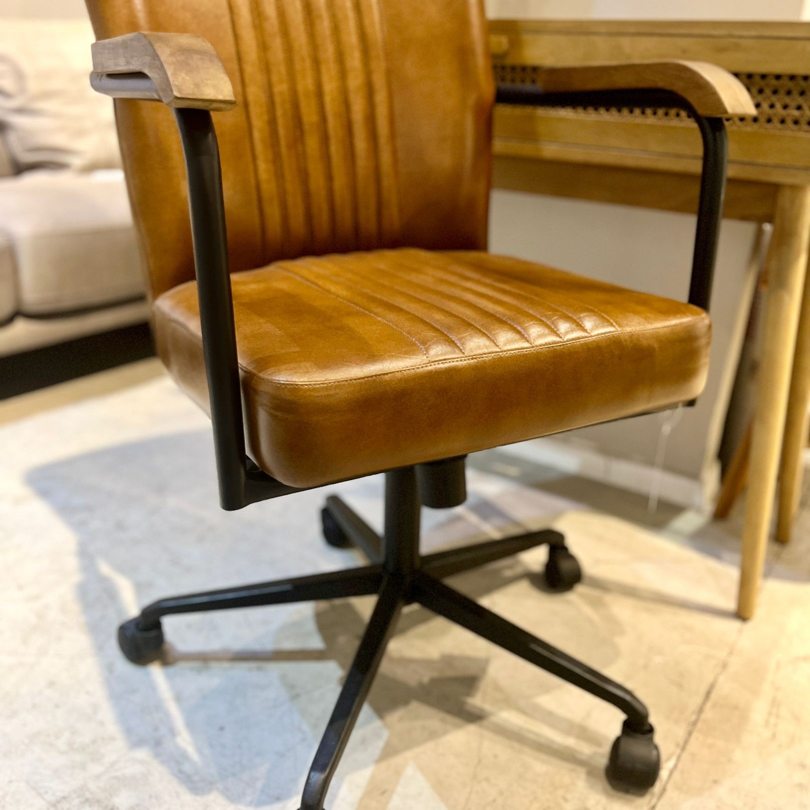 כסא גלגלים עור חום דגם אשוק