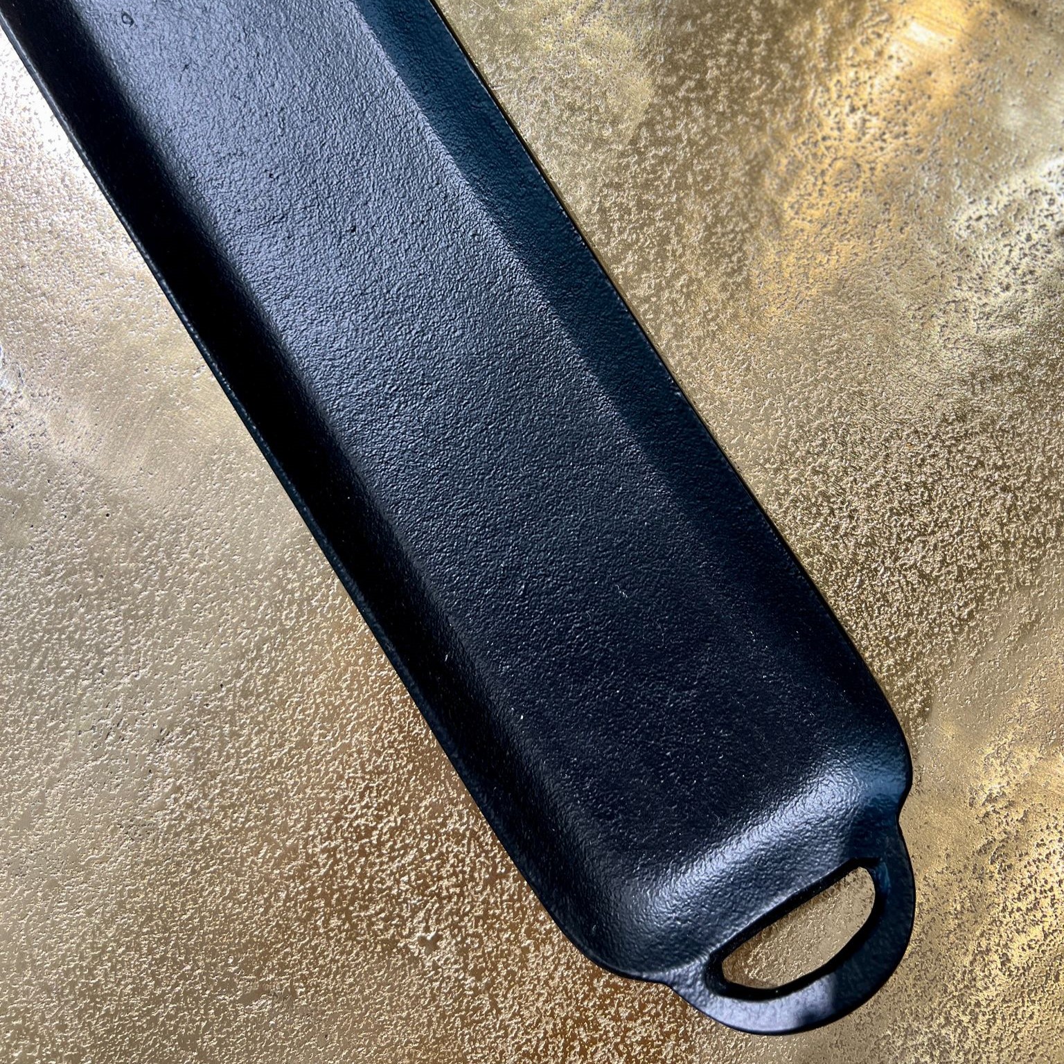 מגש ברזל מלבני צר שחור דגם זיבאן