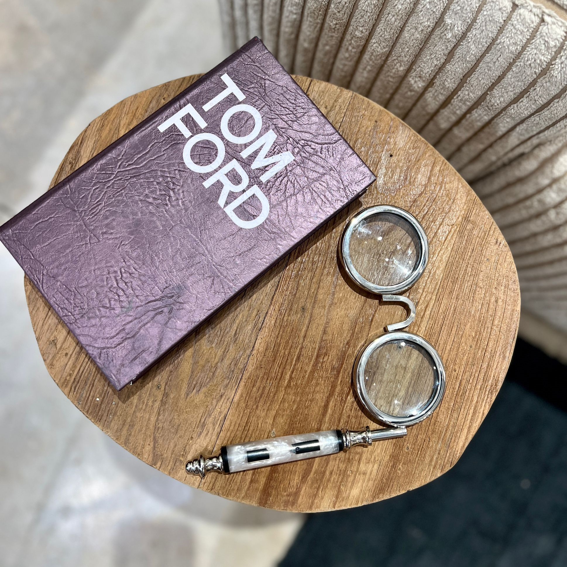 משקפי מגדלת ידית שנהב דגם מטריקס משקפי מגדלת ידית שנהב דגם מטריקס