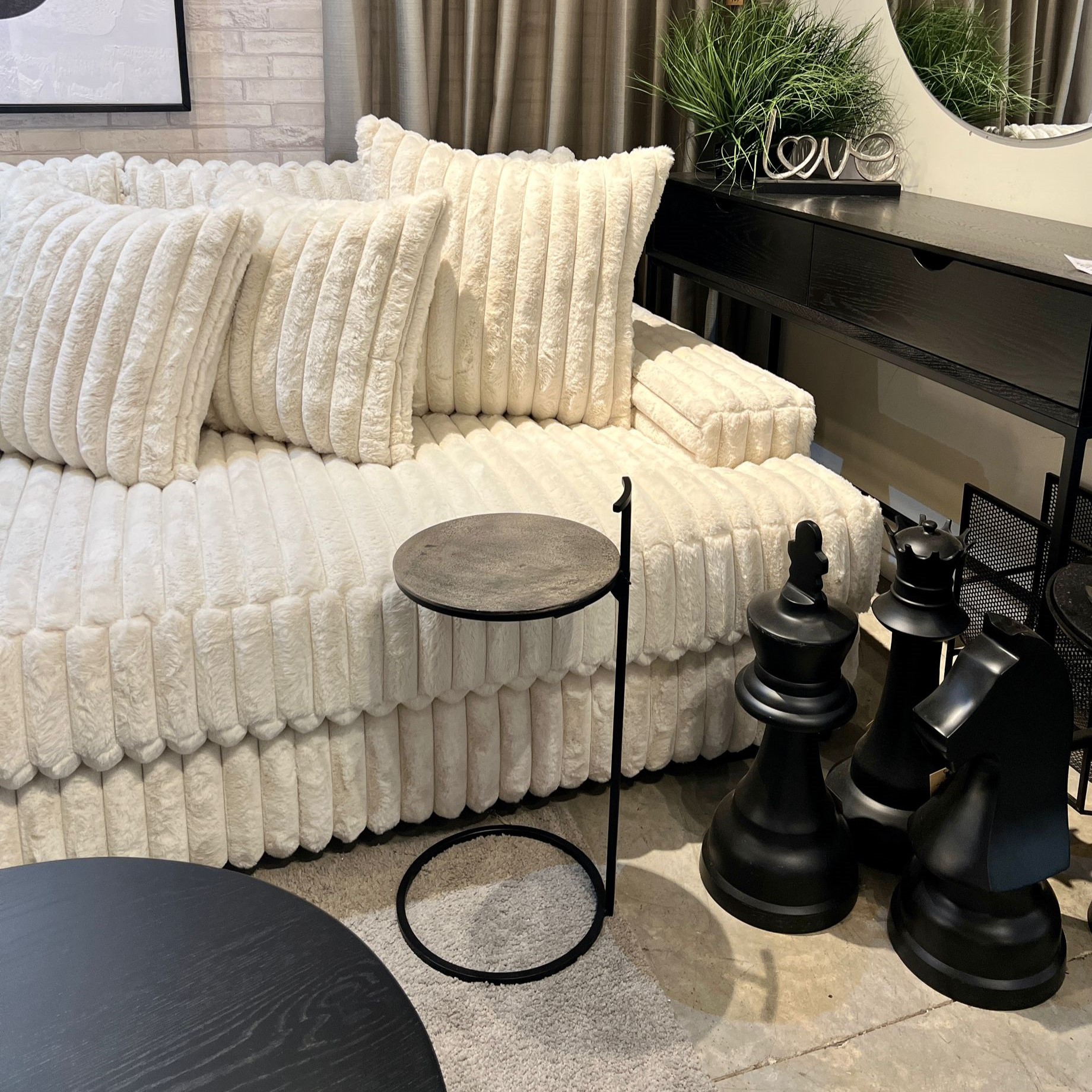 נשכן עגול עדין פיוטר דגם רויאל נשכן עגול עדין פיוטר דגם רויאל