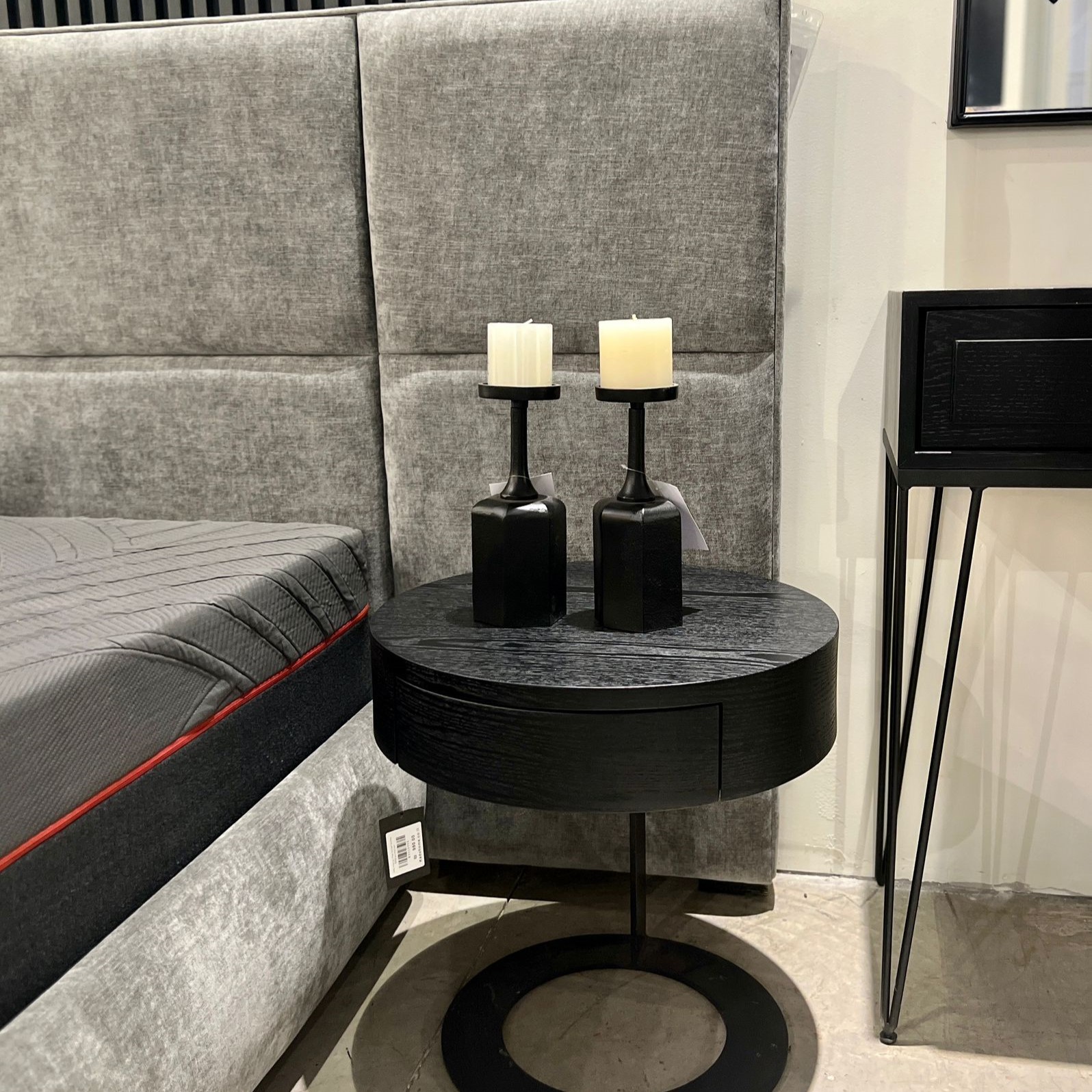 פמוט ברזל שחור פיה רחבה גבוה פמוט ברזל שחור פיה רחבה גבוה