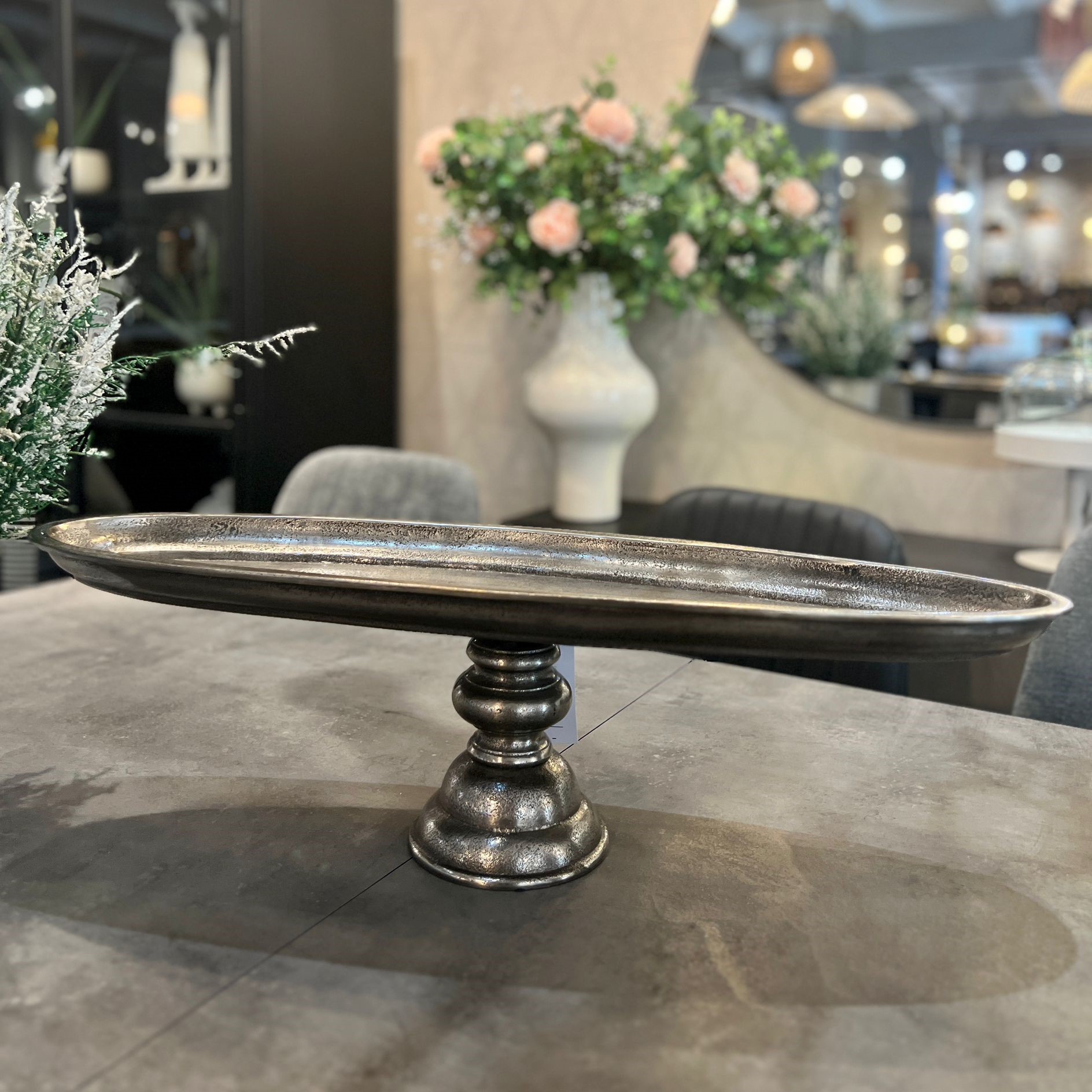 קערה אובאלית על רגל פיוטר קערה אובאלית על רגל פיוטר