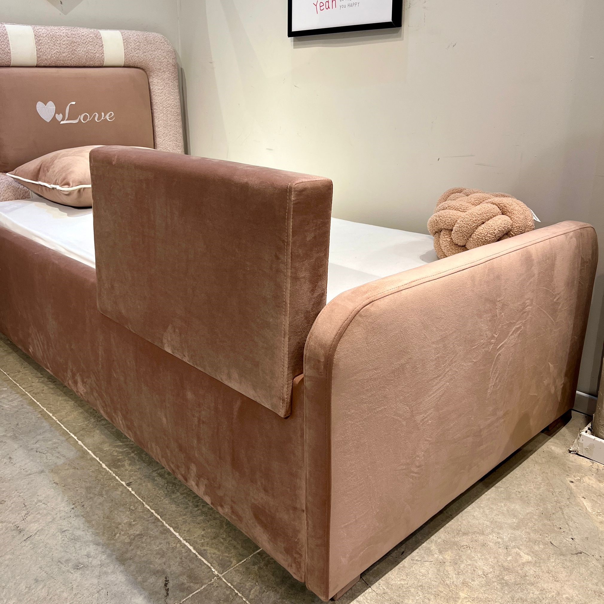 מיטת יחיד דגם נויה מיטת יחיד דגם נויה