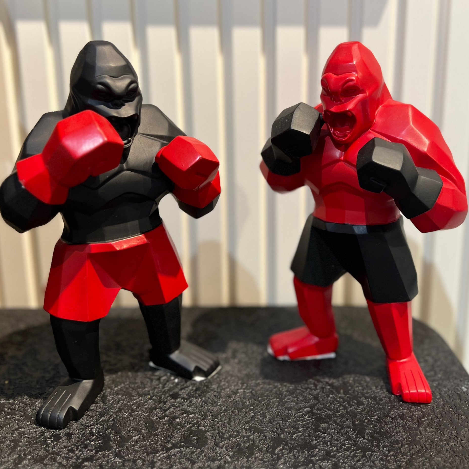 גורילה אדומה | שחורה פרלה גורילה אדומה | שחורה פרלה