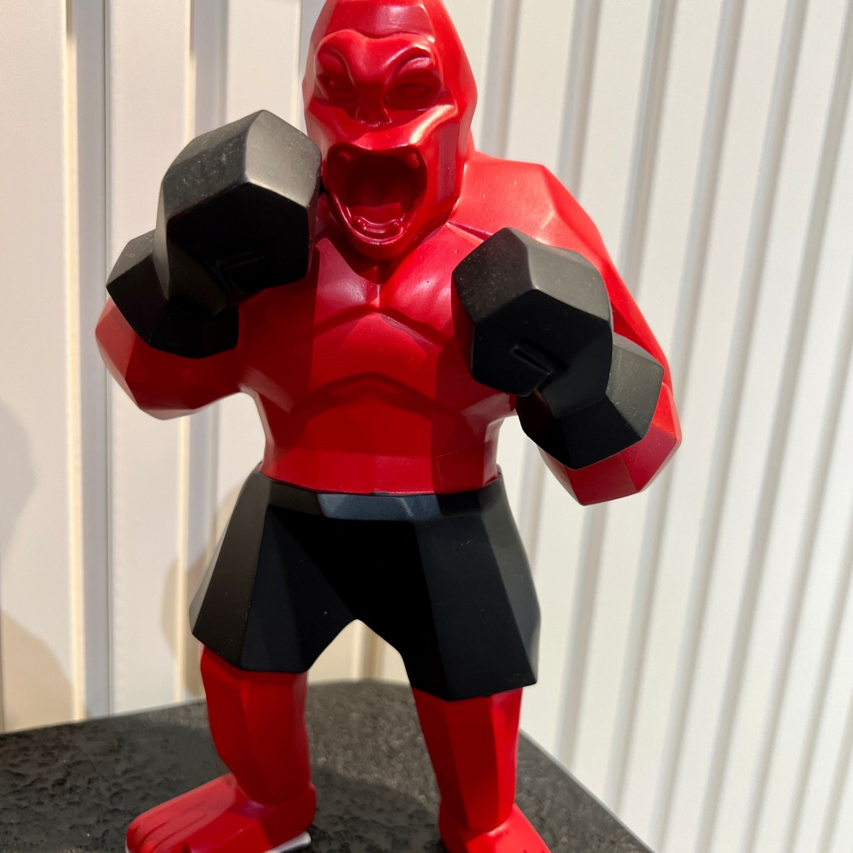 גורילה אדומה | שחורה פרלה גורילה אדומה | שחורה פרלה