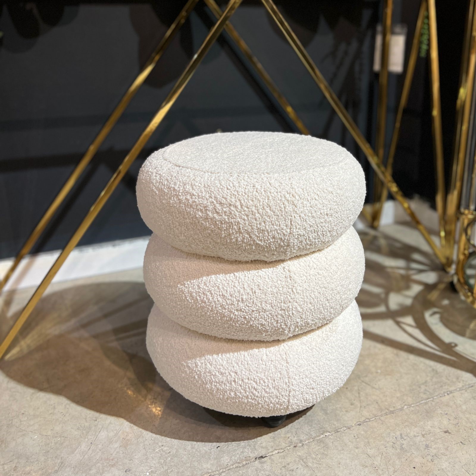 הדום דגם ויויאן עגול בוקלה שמנת