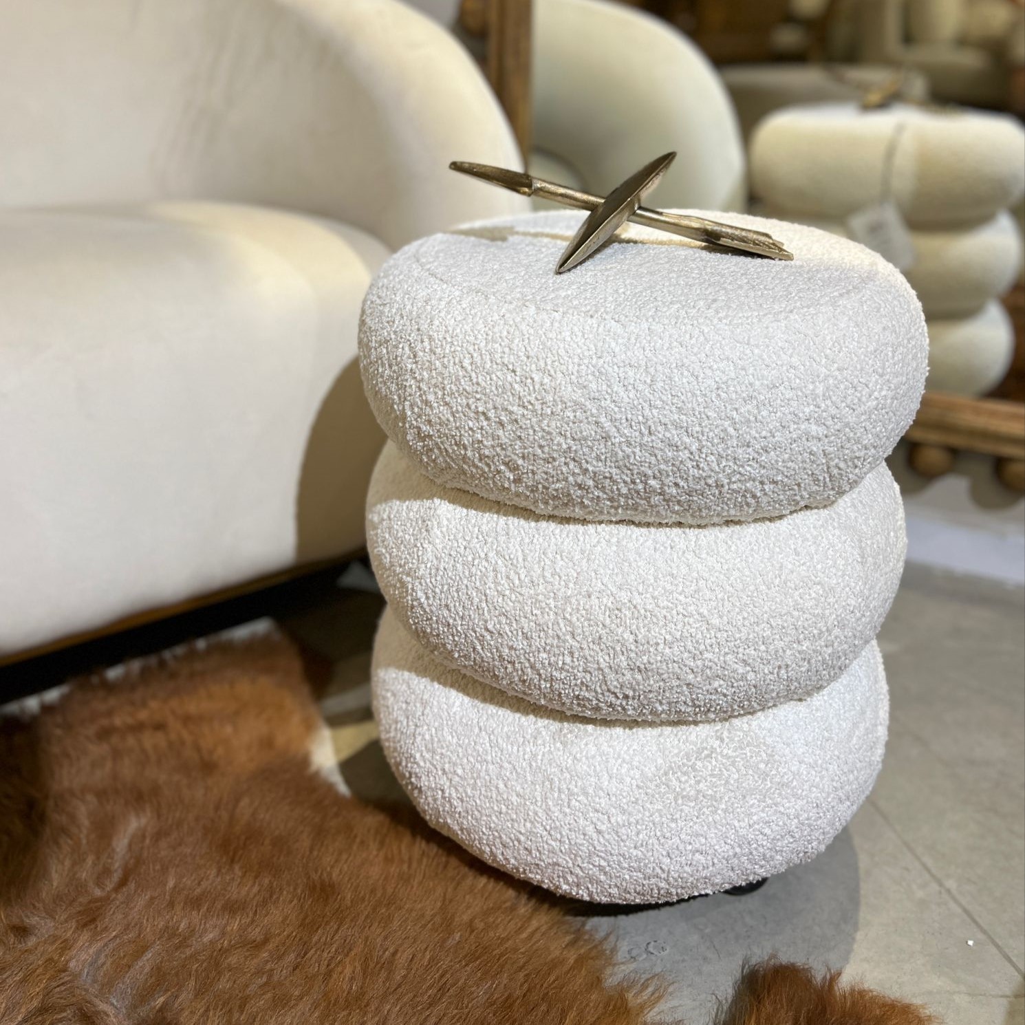 הדום דגם ויויאן עגול בוקלה שמנת