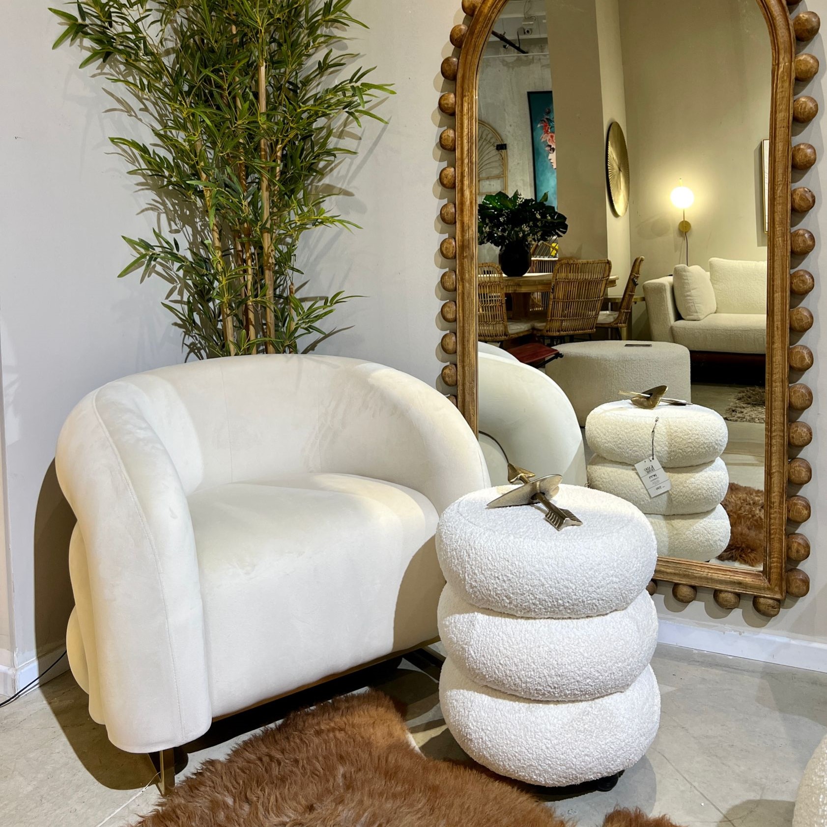 כורסא מודרנית קטיפה שמנת דגם בלה ויויאן