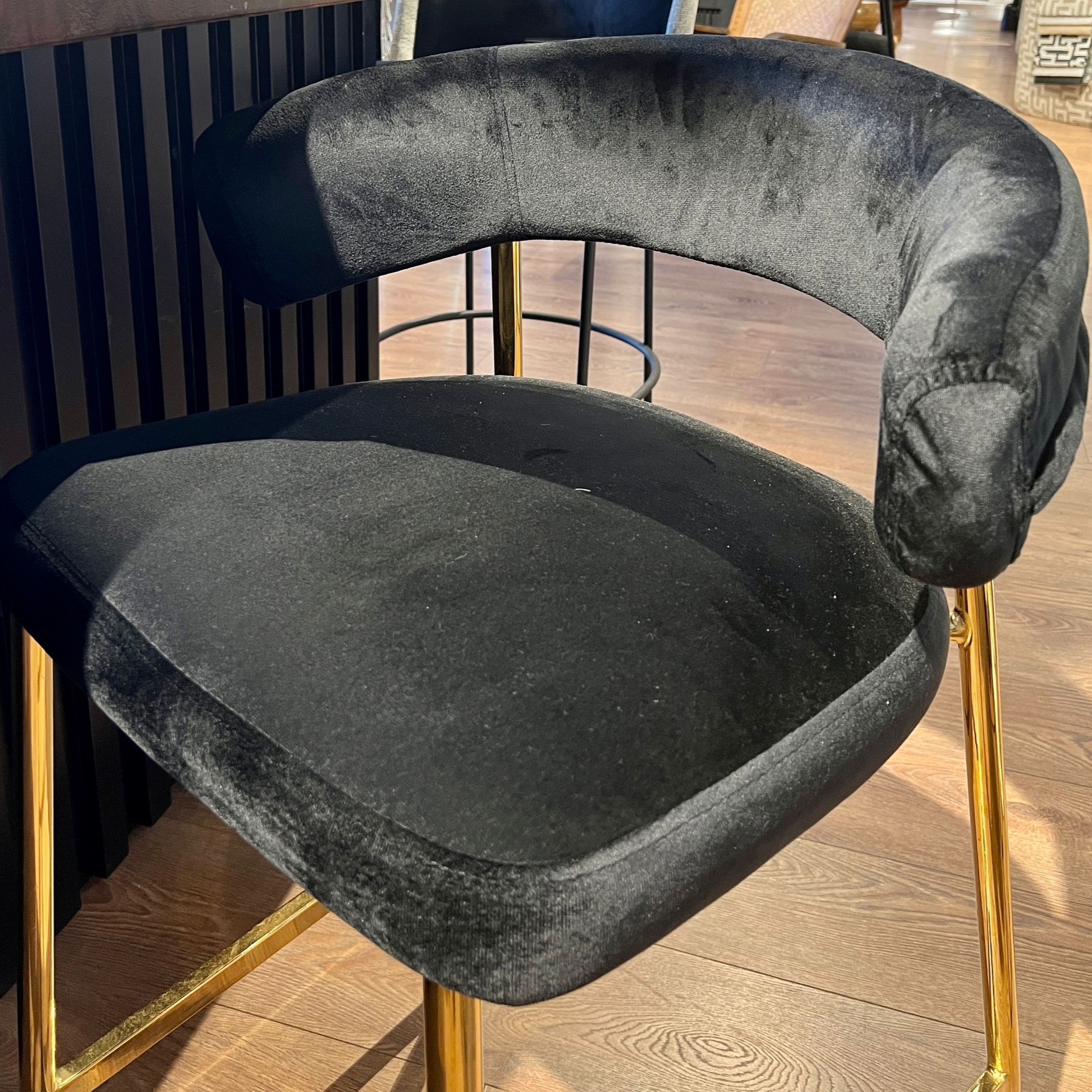 כיסא בר דגם עלמה כיסא בר דגם עלמה