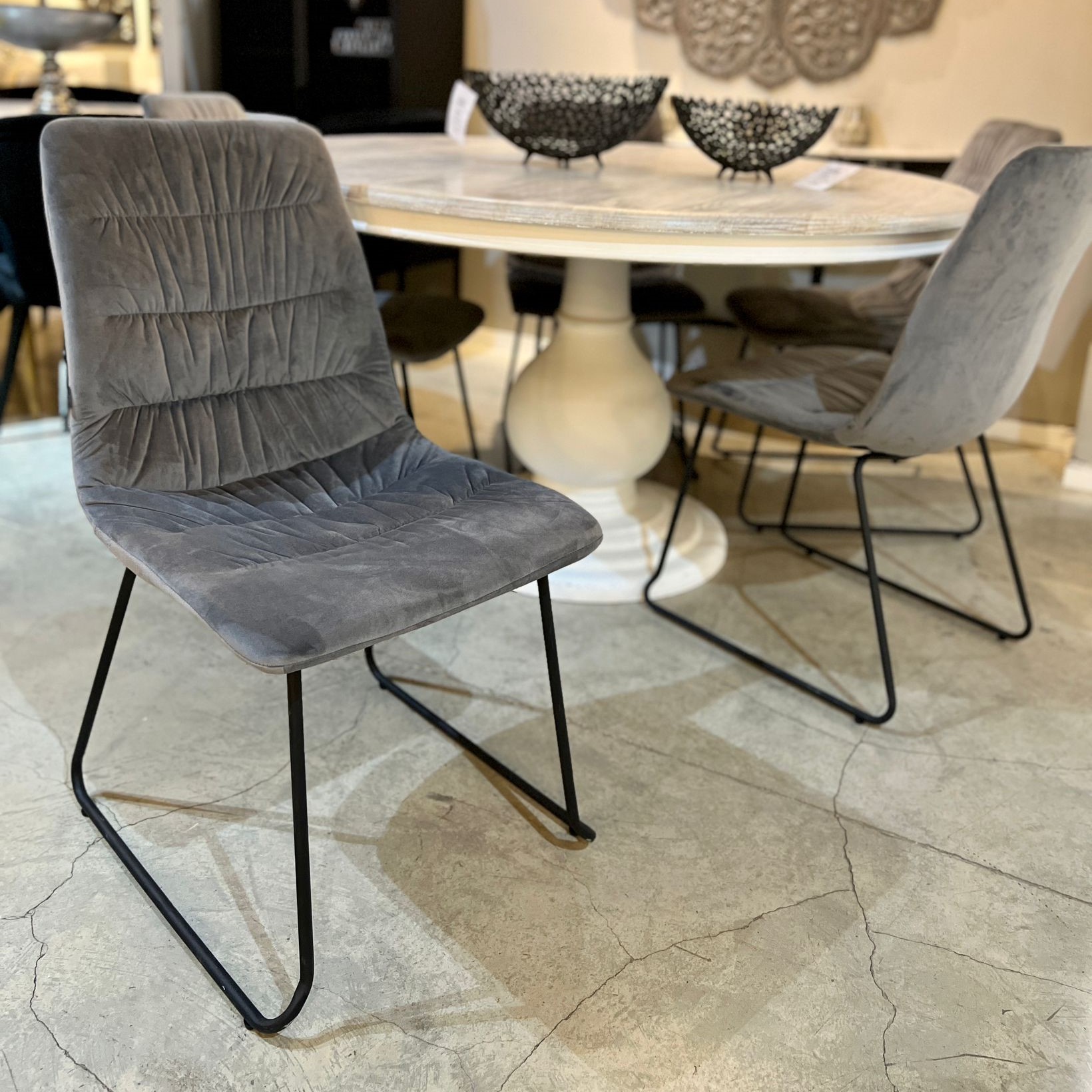 כיסא פינת אוכל מעוצב קטיפה אפור דגם גאיה כיסא פינת אוכל מעוצב קטיפה אפור דגם גאיה