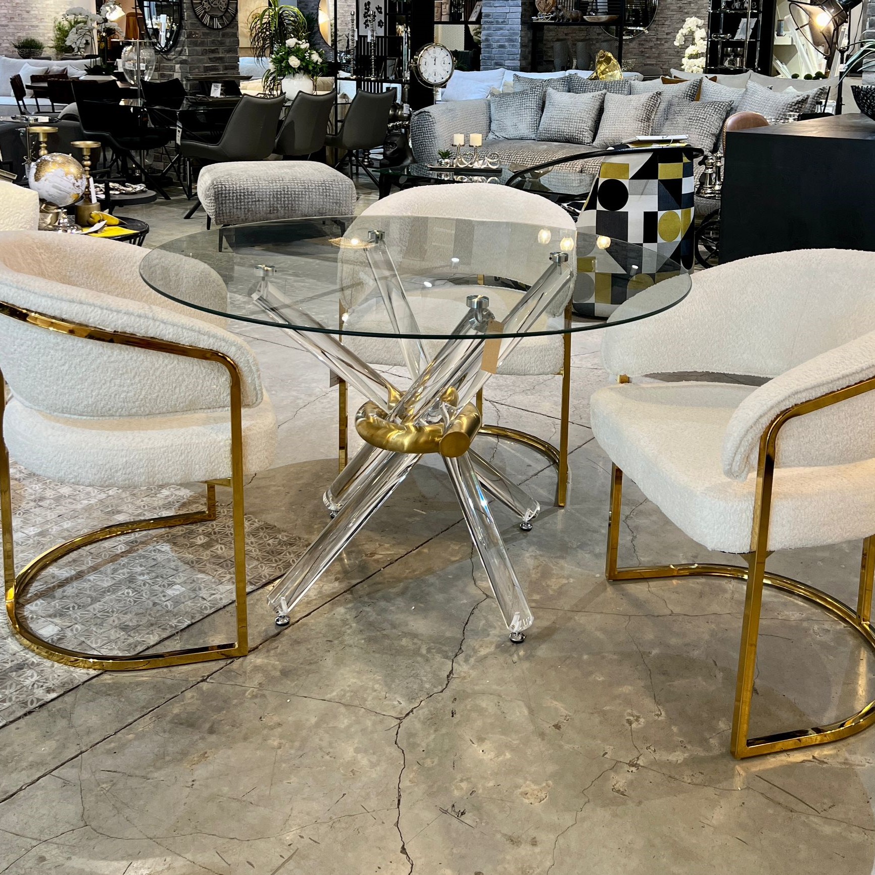 כיסא דגם ויויאן בוקלה שמנת