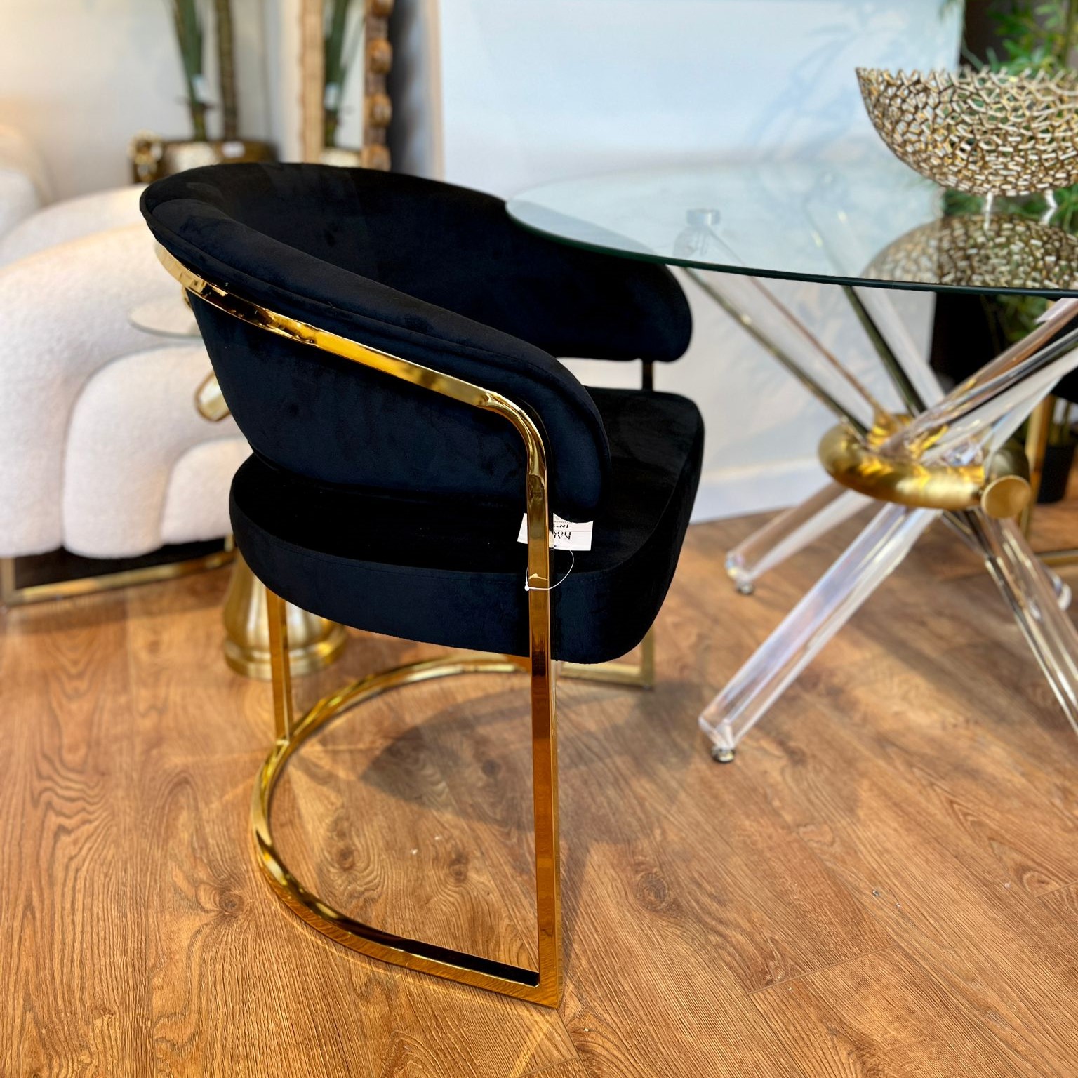 כיסא דגם ויויאן קטיפה שחור כיסא דגם ויויאן קטיפה שחור