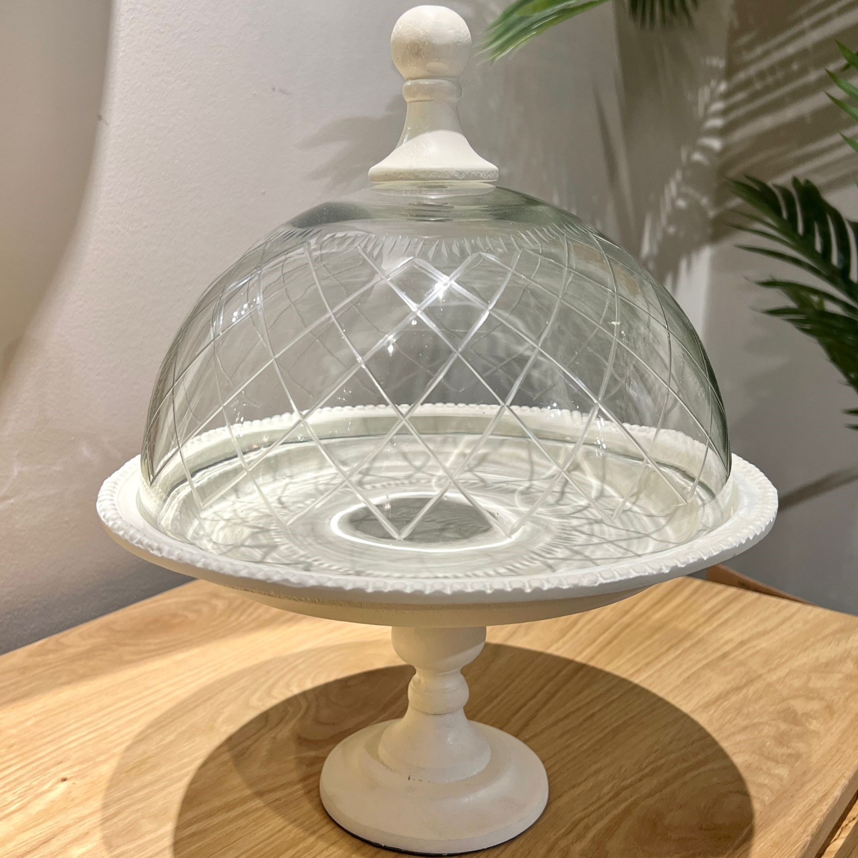 מגש עגול מתכת לבנה פעמון זכוכית פלדינוקס מגש עגול מתכת לבנה פעמון זכוכית פלדינוקס