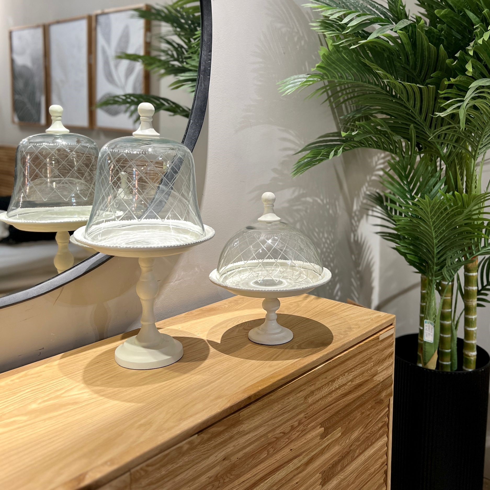 מגש עגול מתכת לבנה פעמון זכוכית פלדינוקס מגש עגול מתכת לבנה פעמון זכוכית פלדינוקס