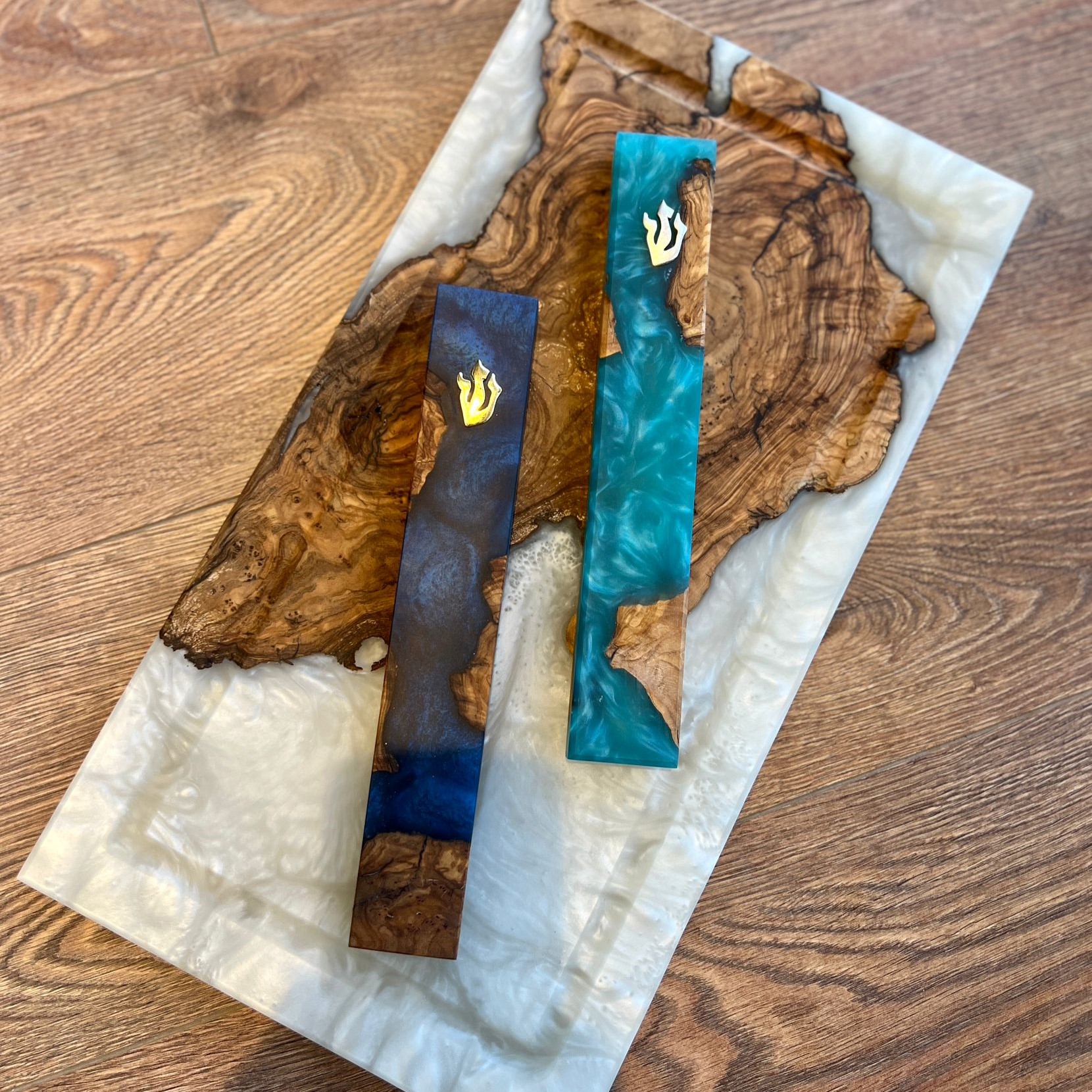 מזוזה אפוקסי בשילוב עץ זית תכלתכחול