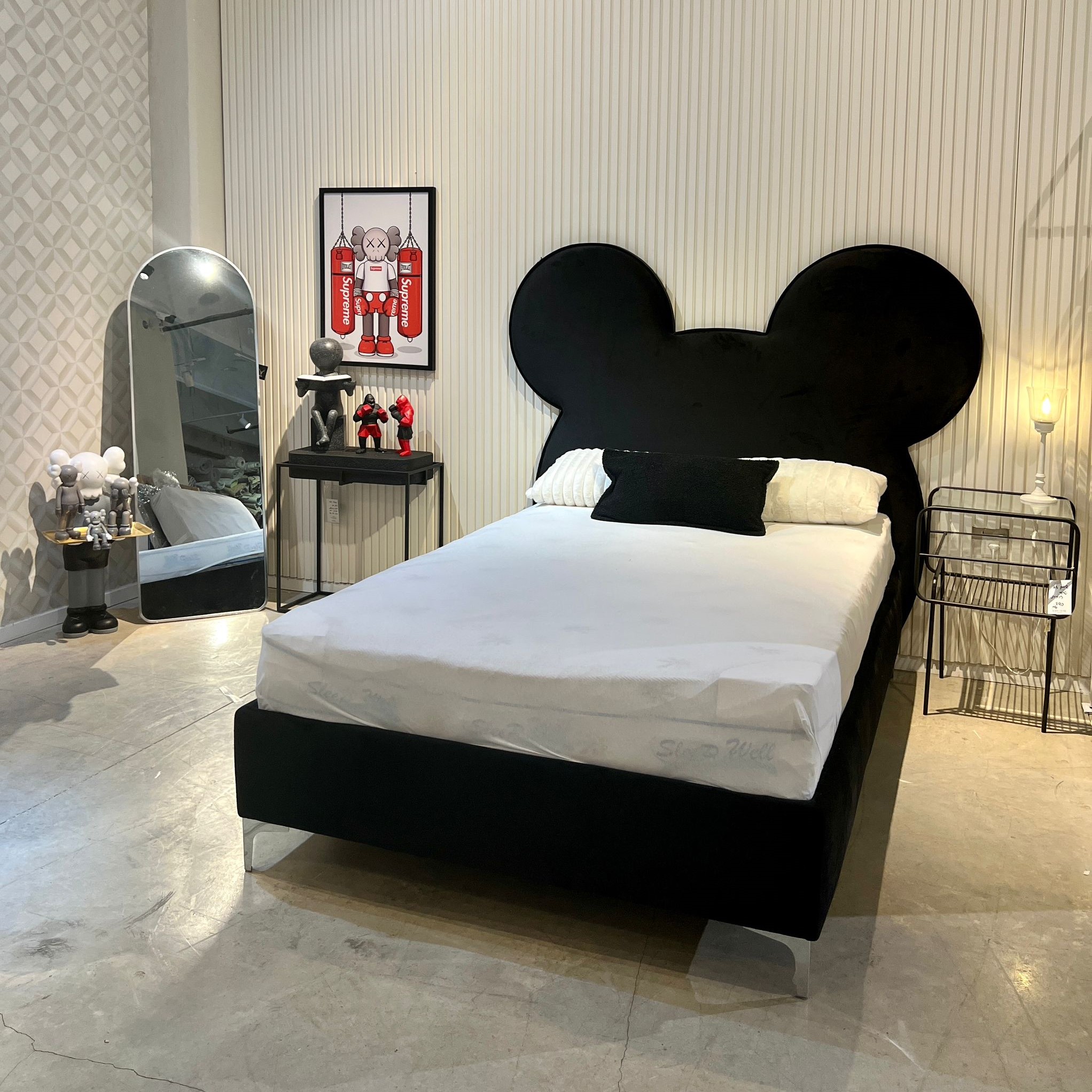 תמונת קנבס 50/70 מסגרת שחורה מוריאל תמונת קנבס 50/70 מסגרת שחורה מוריאל