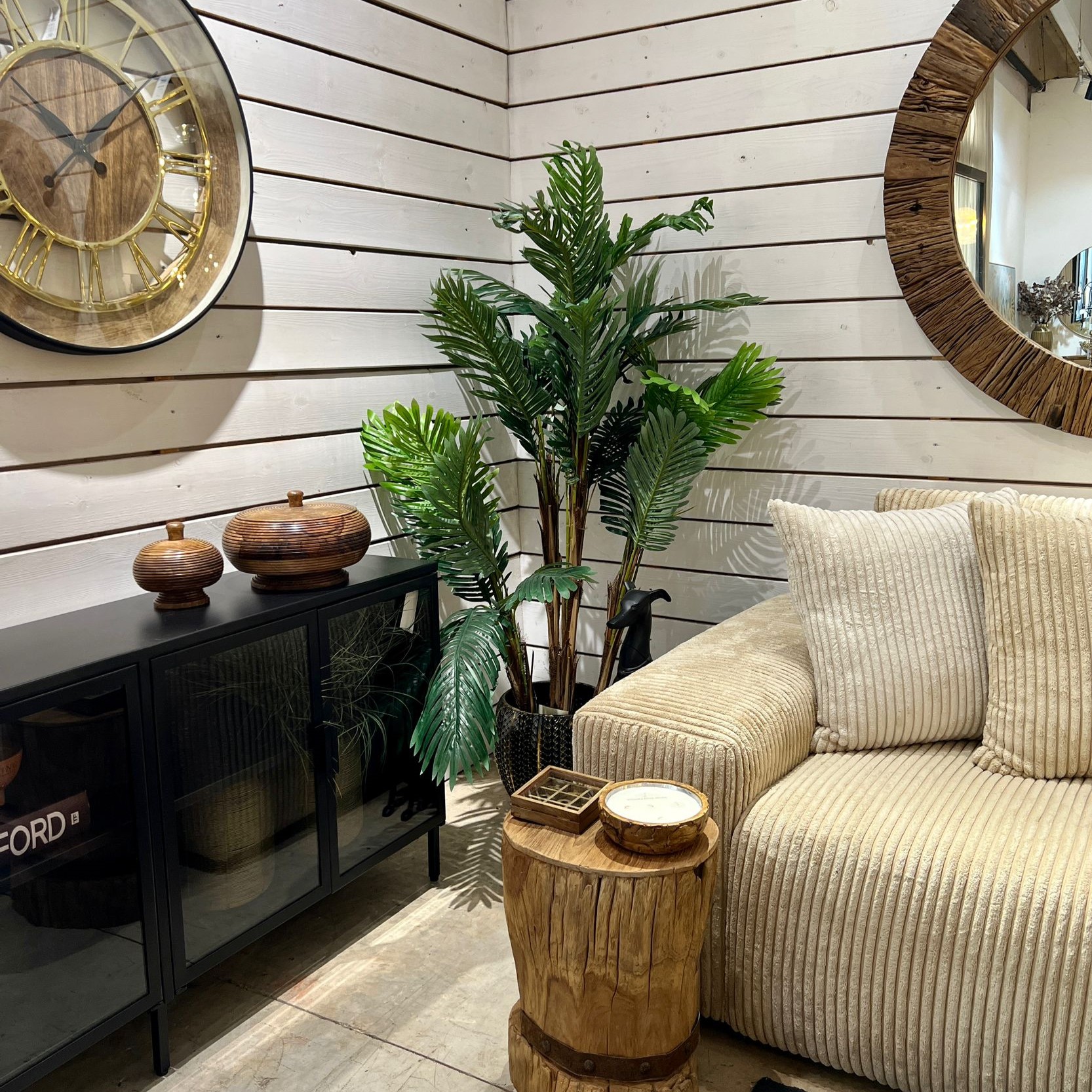 נר ריחני סנדלוור פטצ'ולי | OUR GOLD נר ריחני סנדלוור פטצ'ולי | OUR GOLD