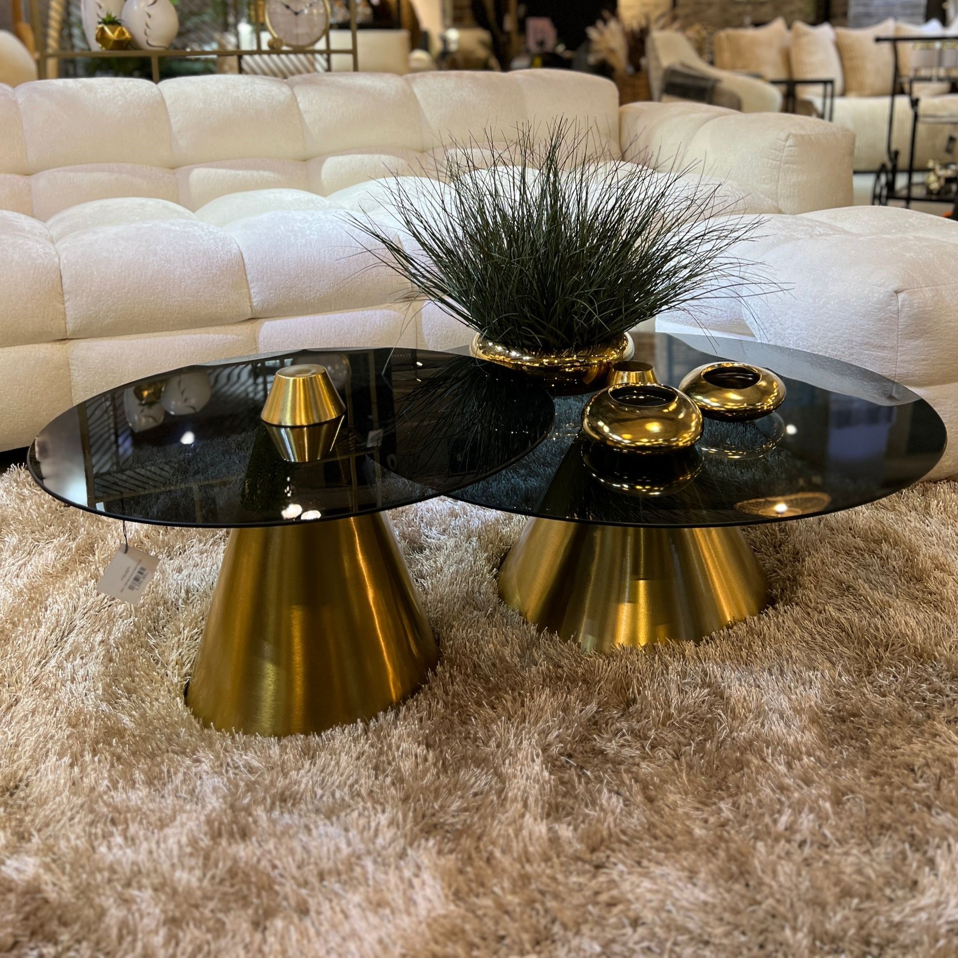 סט שולחנות קונוס זהב וזכוכית