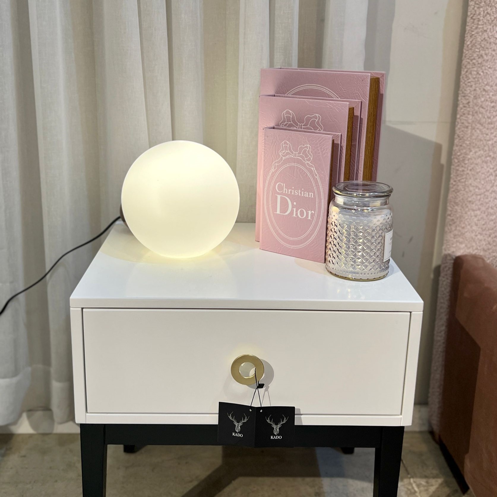 פסל ספר ורוד פודרה