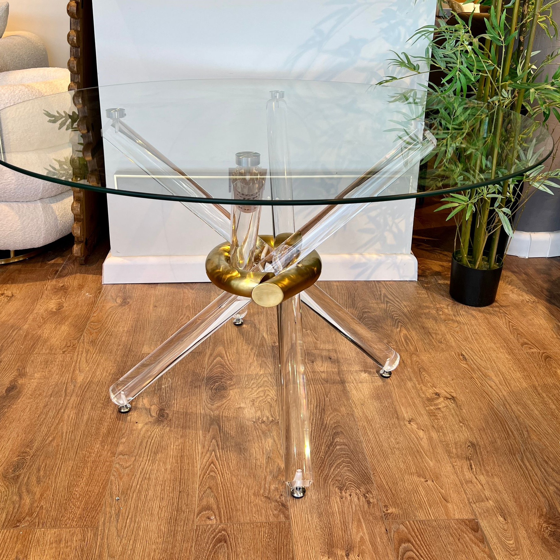 שולחן אוכל עגול דגם ויויאן