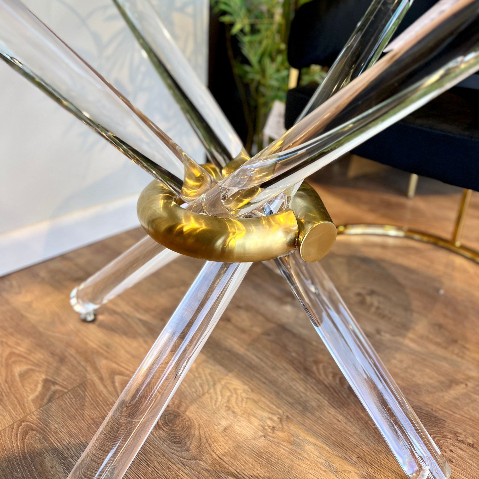 שולחן אוכל עגול דגם ויויאן