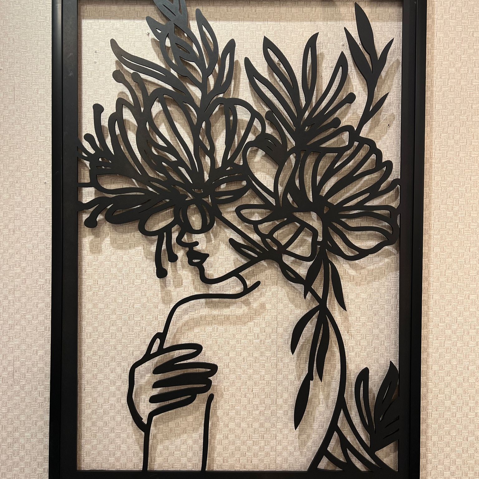 תמונת לייזר אישה עם פרחים 70/100 מסגרת מוריאל תמונת לייזר אישה עם פרחים 70/100 מסגרת מוריאל