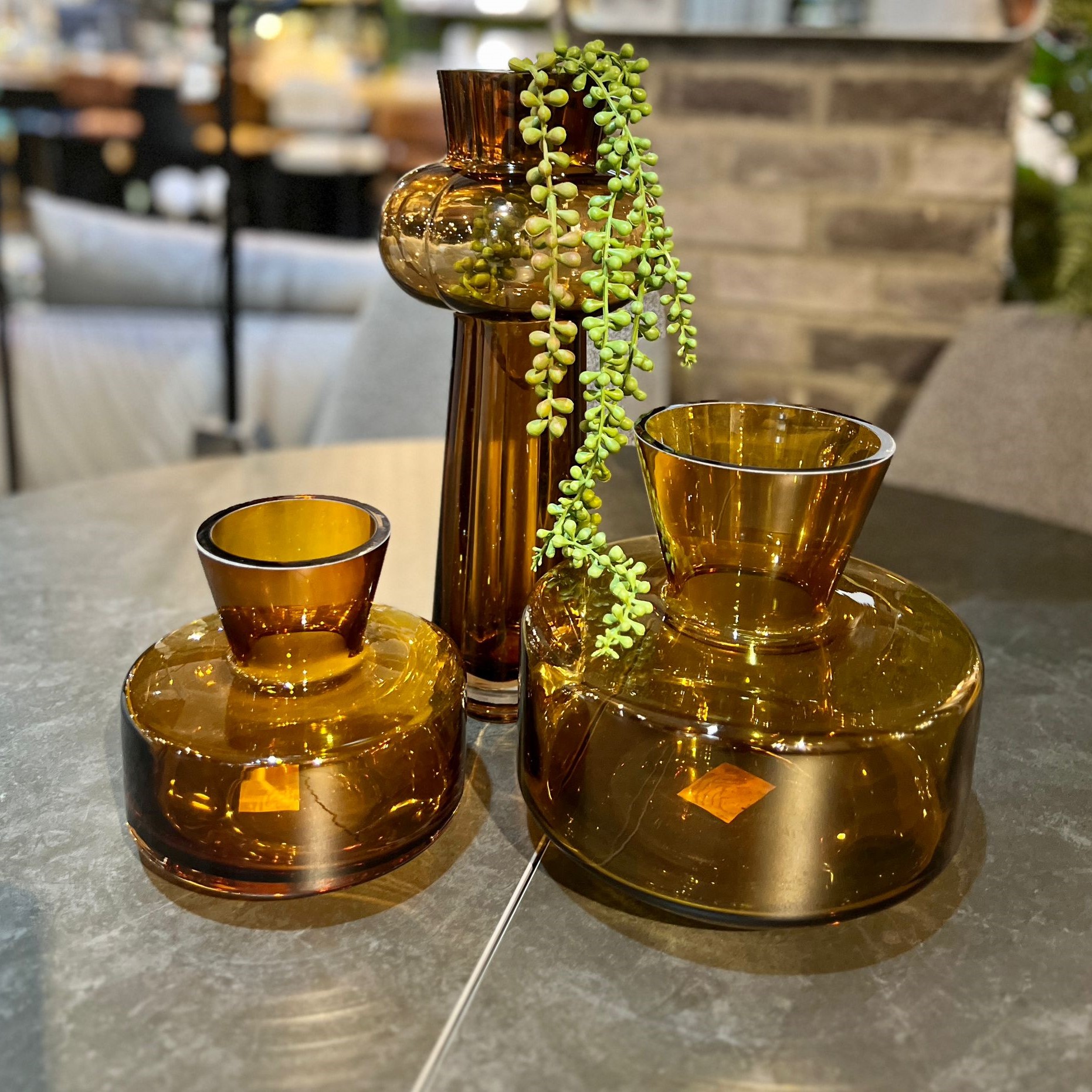 כד זכוכית אמבר פיה נפתחת דגם איקו כד זכוכית אמבר פיה נפתחת דגם איקו