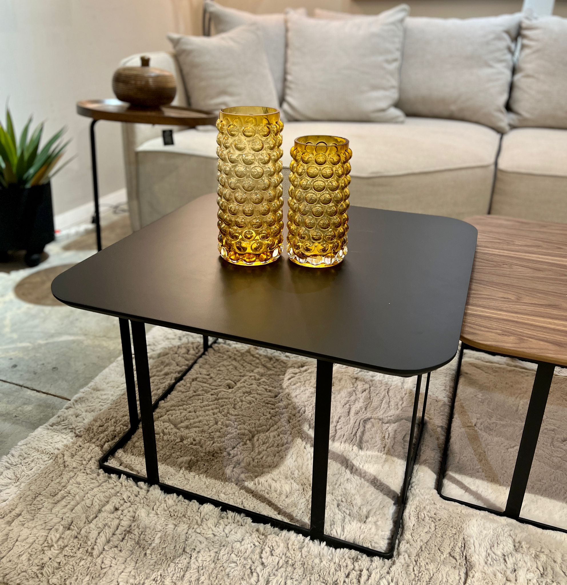 כד זכוכית אמבר צילינדר גבוהה/נמוך בליטות עגולות דגם איקו כד זכוכית אמבר צילינדר גבוהה/נמוך בליטות עגולות דגם איקו