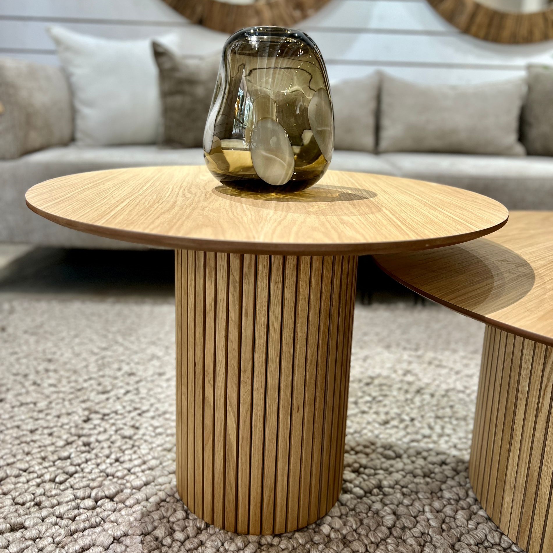 כד זכוכית שקופה חומה אסימטרית כתמים לבנים גדול דגם איקו