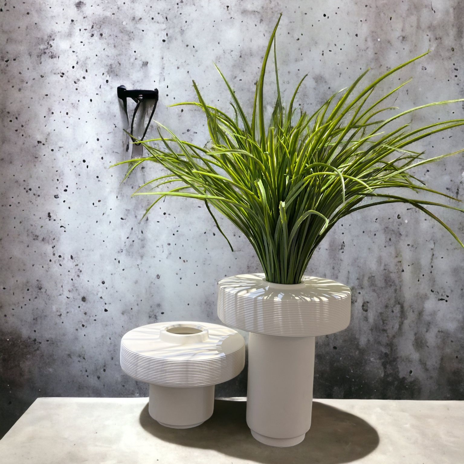 כד לבן רחב רגל צרה דגם איקו כד לבן רחב רגל צרה דגם איקו