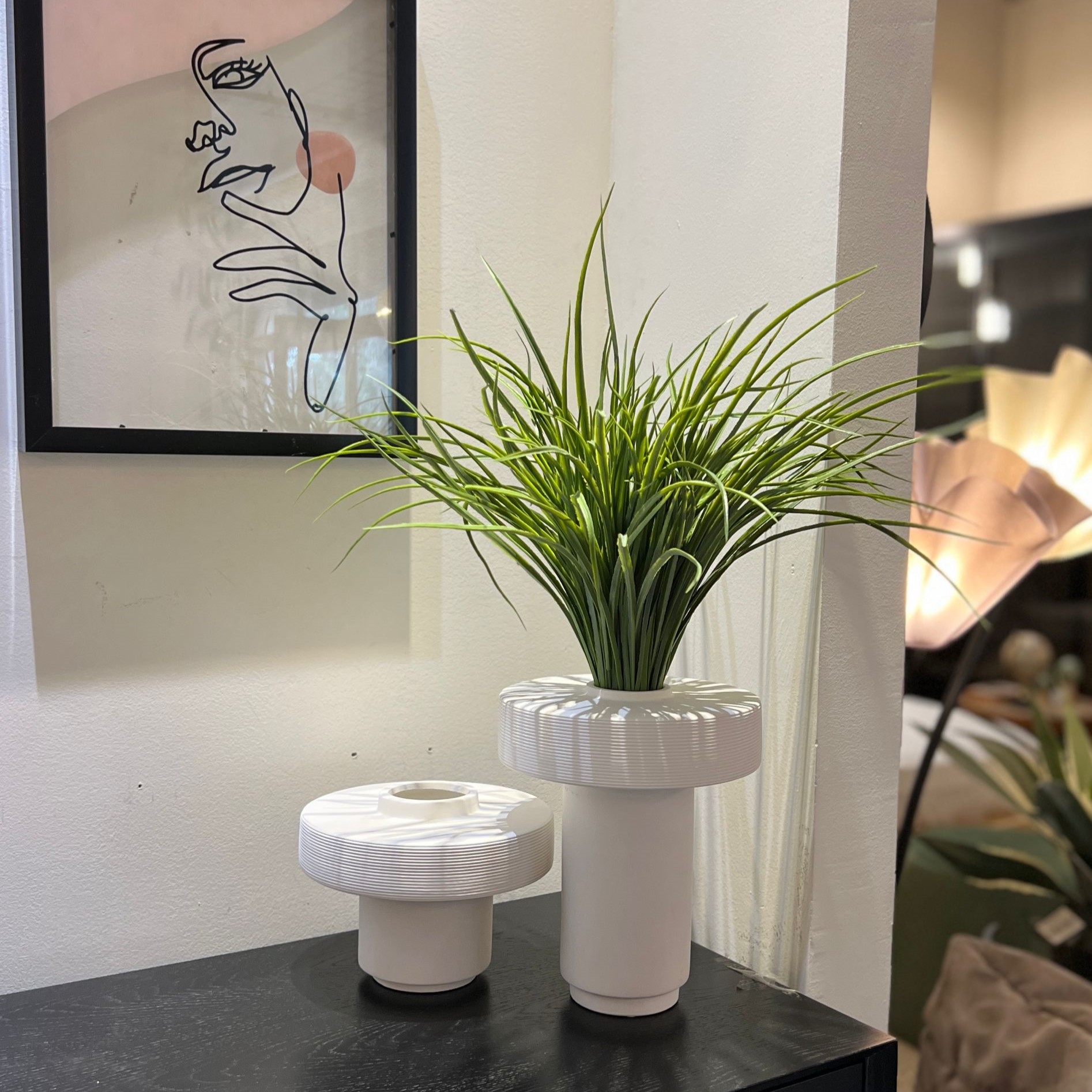 כד לבן רחב רגל צרה דגם איקו כד לבן רחב רגל צרה דגם איקו