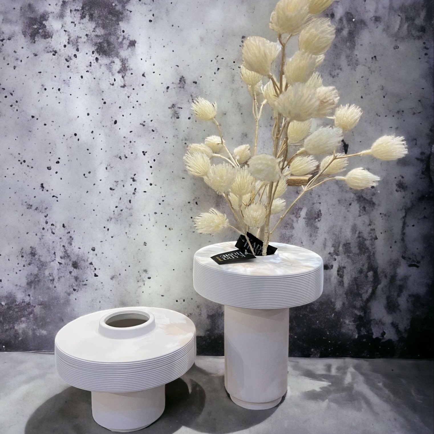 כד לבן רחב רגל צרה דגם איקו כד לבן רחב רגל צרה דגם איקו