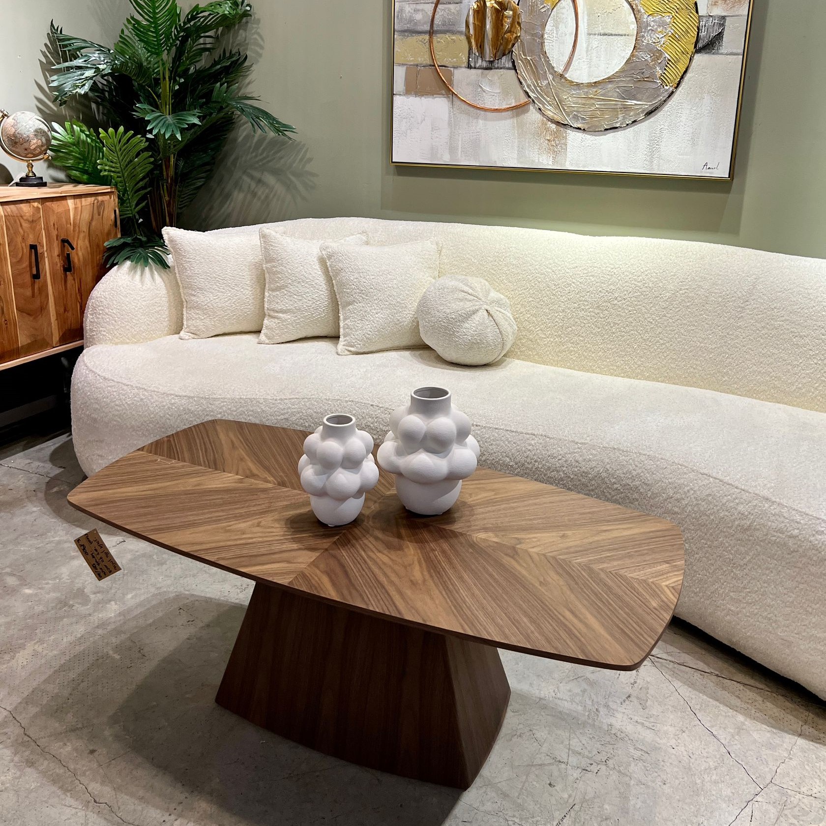 כד קרמיקה לבן בליטות עגול דגם איקו כד קרמיקה לבן בליטות עגול דגם איקו