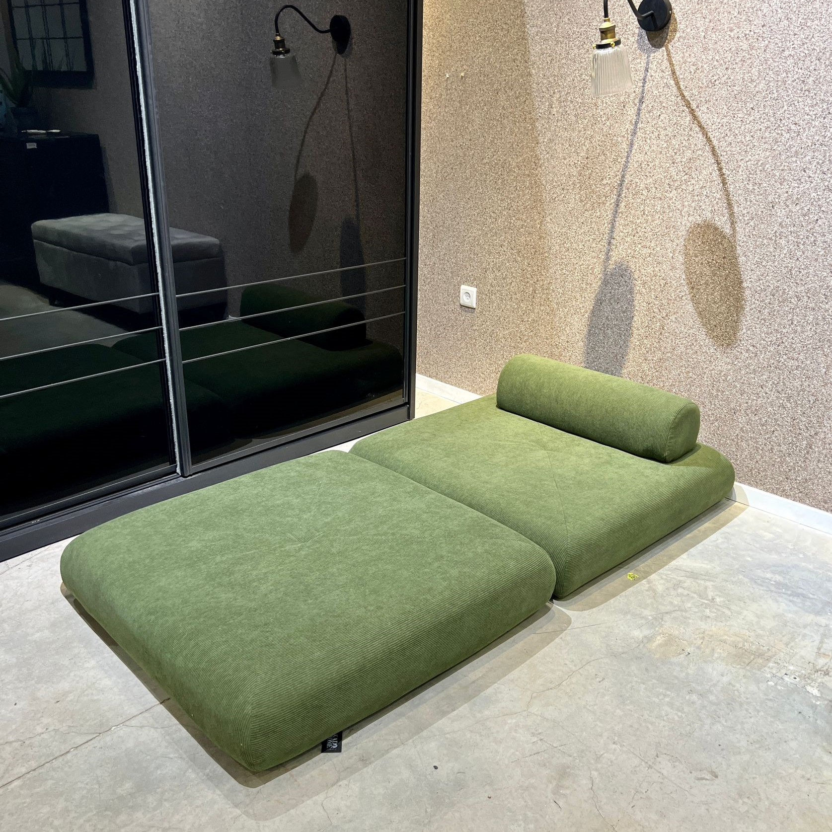 כורסא נפתחת למיטת אירוח בד קורדרוי ירוק דגם איקו