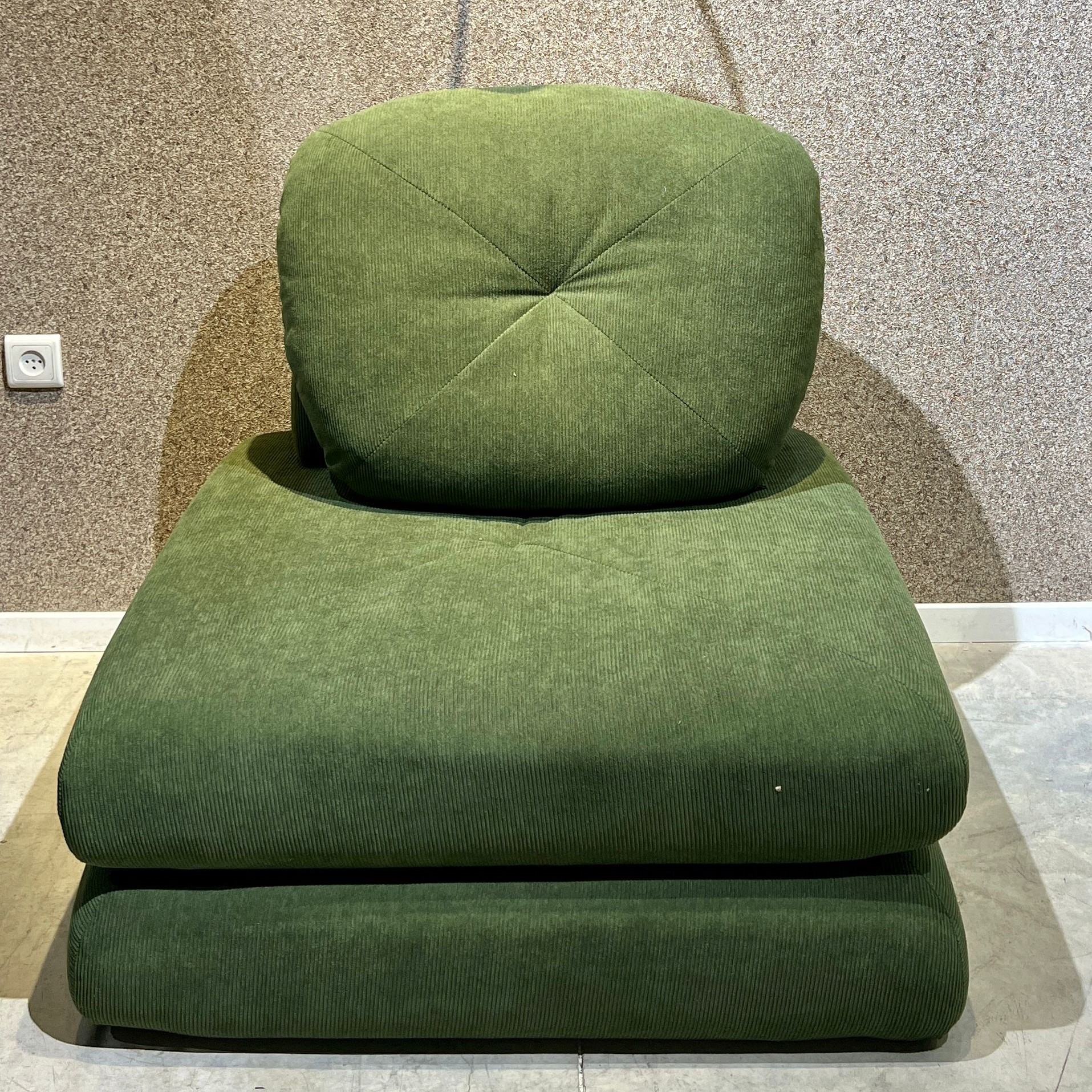 כורסא נפתחת למיטת אירוח בד קורדרוי ירוק דגם איקו