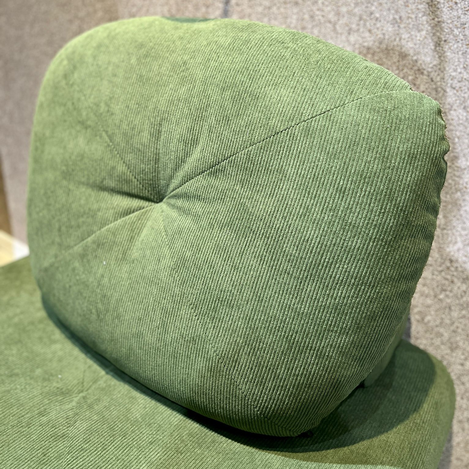 כורסא נפתחת למיטת אירוח בד קורדרוי ירוק דגם איקו