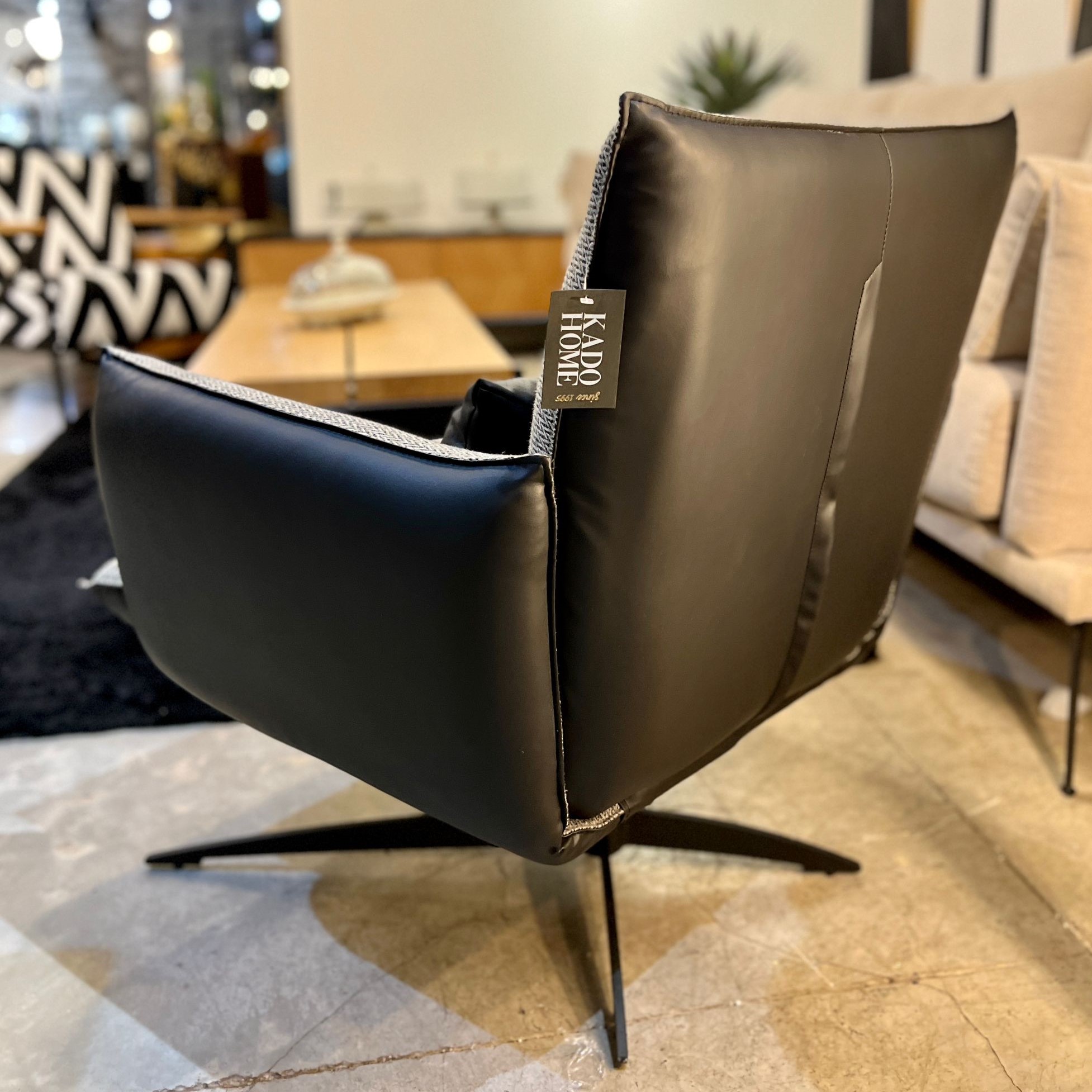 כורסא מסתובבת גב שחור אריג זיגזג אפור הוגו דגם קימי