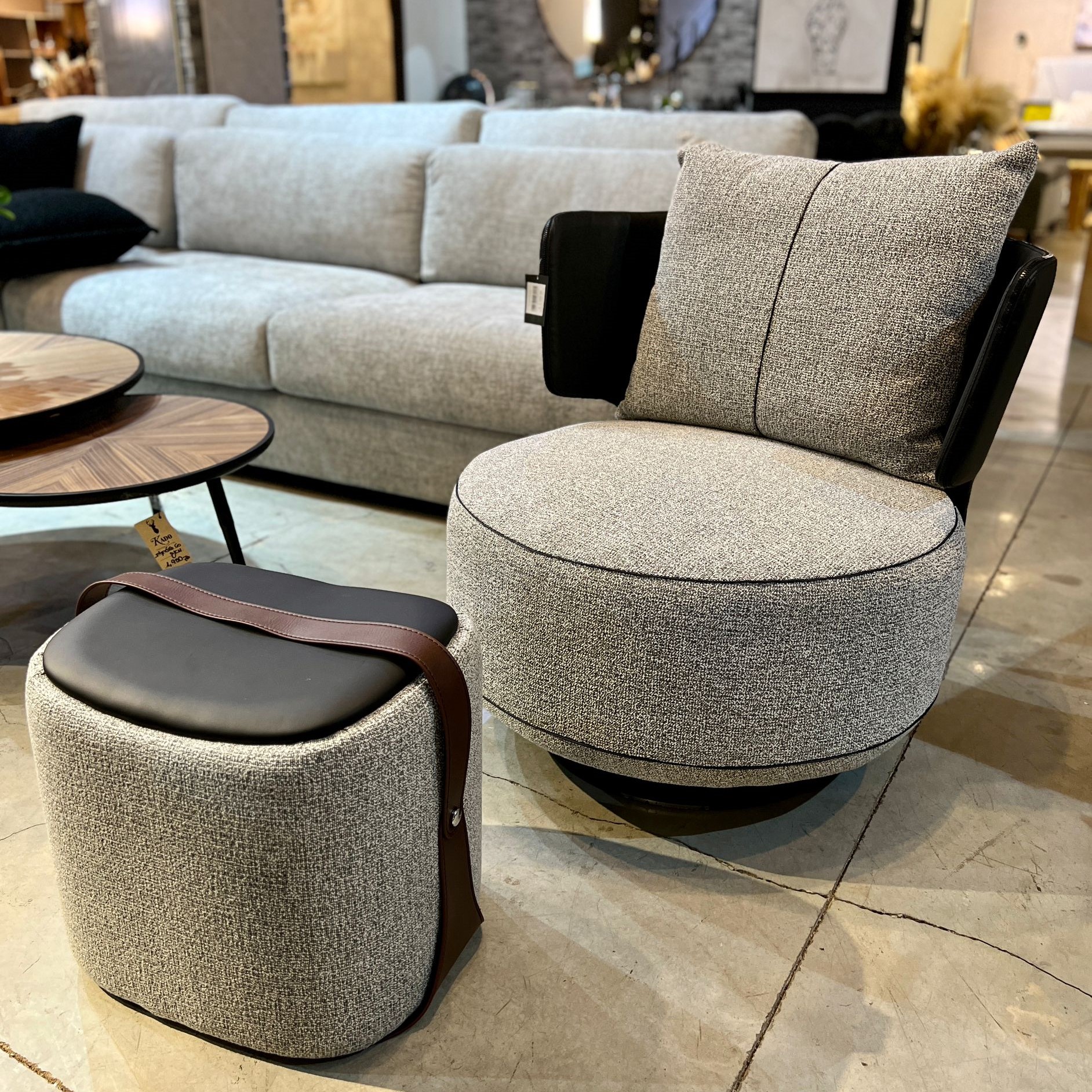 הדום רולקס דגם קימי ידית ומושב שחור אריג שחור לבן הדום רולקס דגם קימי ידית ומושב שחור אריג שחור לבן